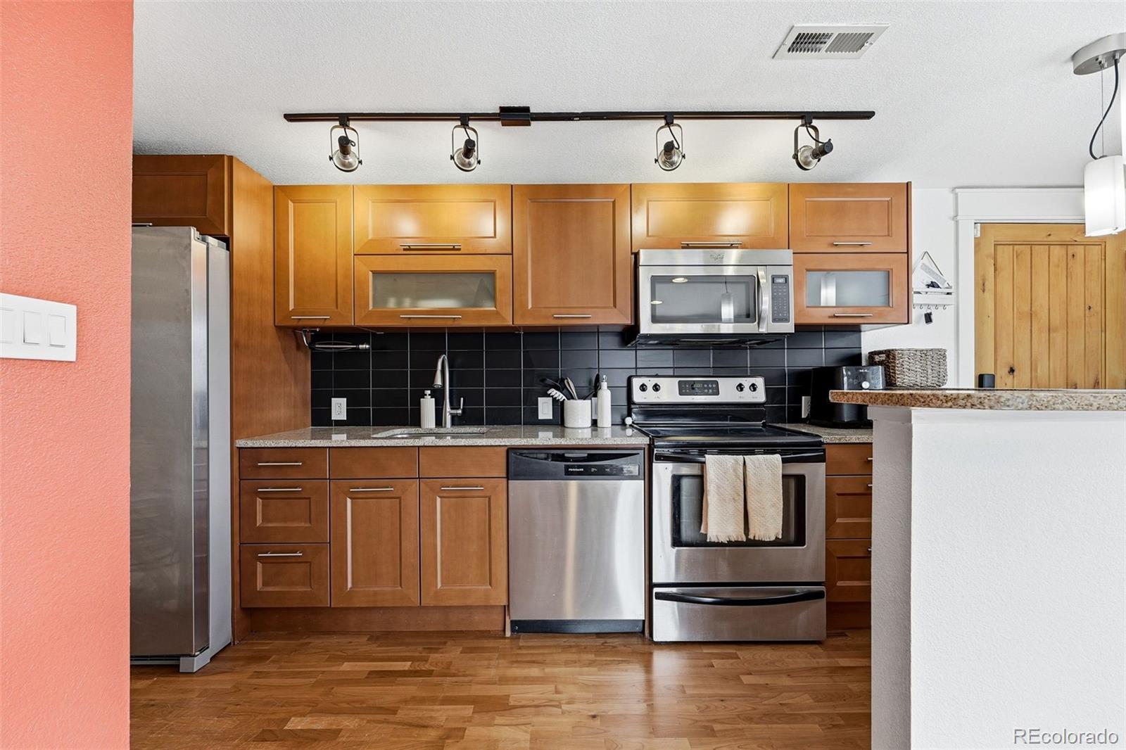 MLS Image #5 for 195 s pennsylvania street 107,denver, Colorado