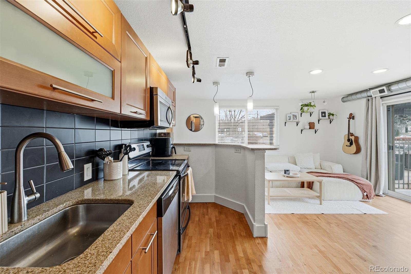 MLS Image #6 for 195 s pennsylvania street 107,denver, Colorado