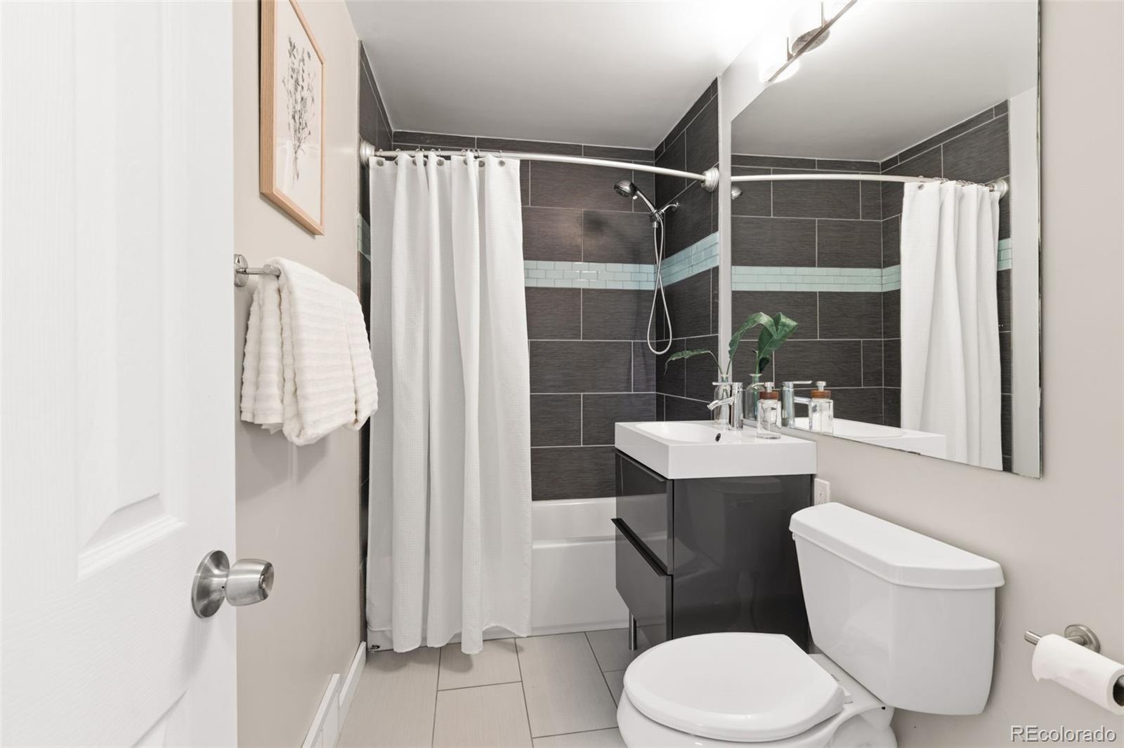 MLS Image #23 for 1320 s hudson street,denver, Colorado