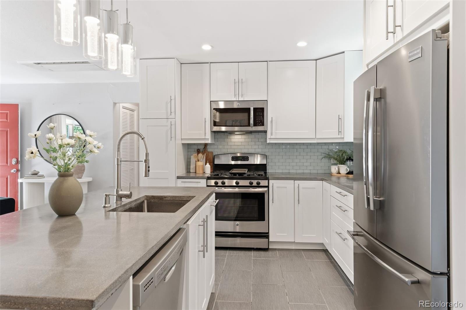 MLS Image #8 for 1320 s hudson street,denver, Colorado