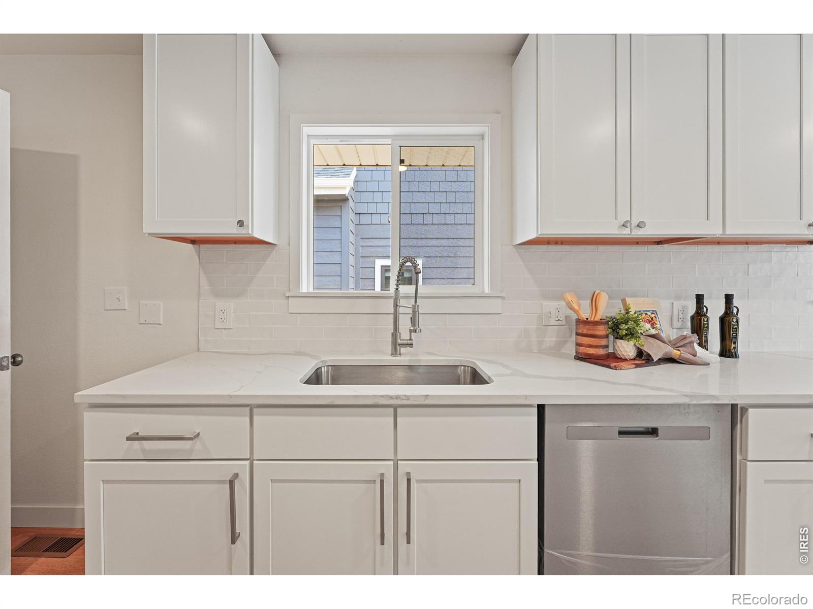 MLS Image #5 for 2739 w 39th avenue,denver, Colorado