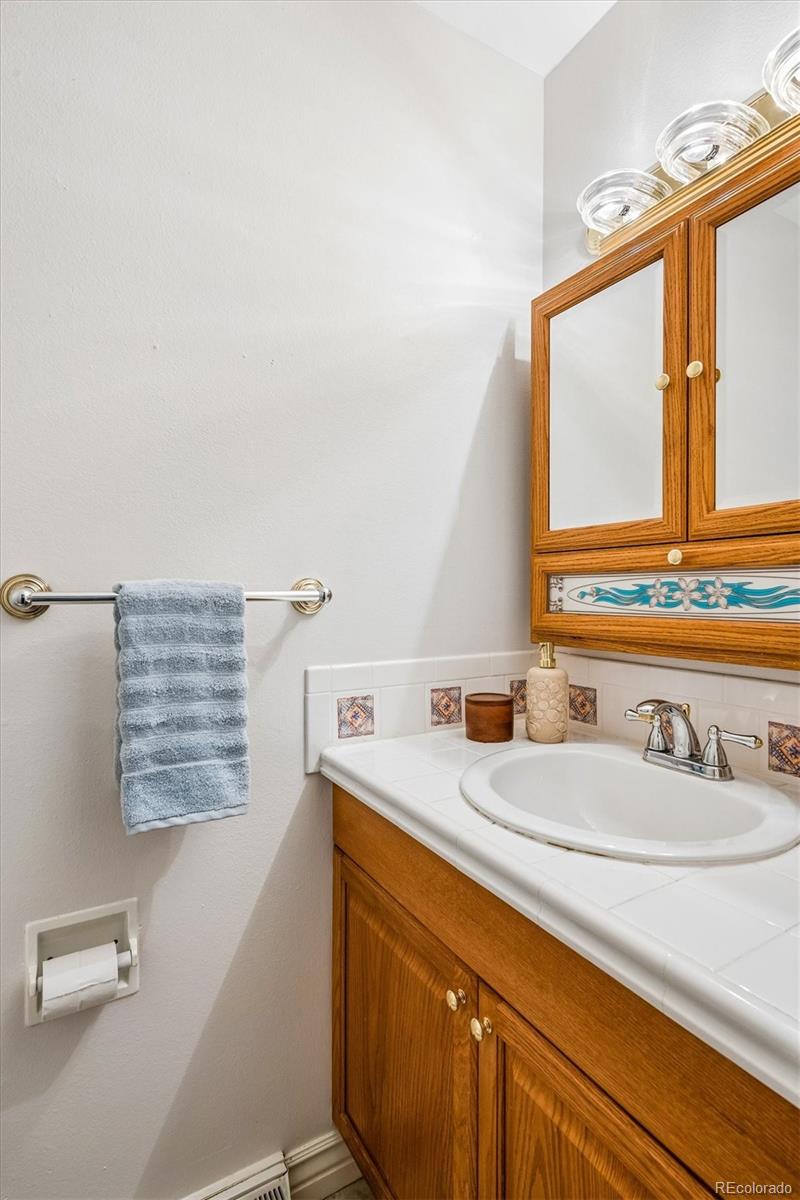 MLS Image #13 for 3952 s yosemite street,denver, Colorado