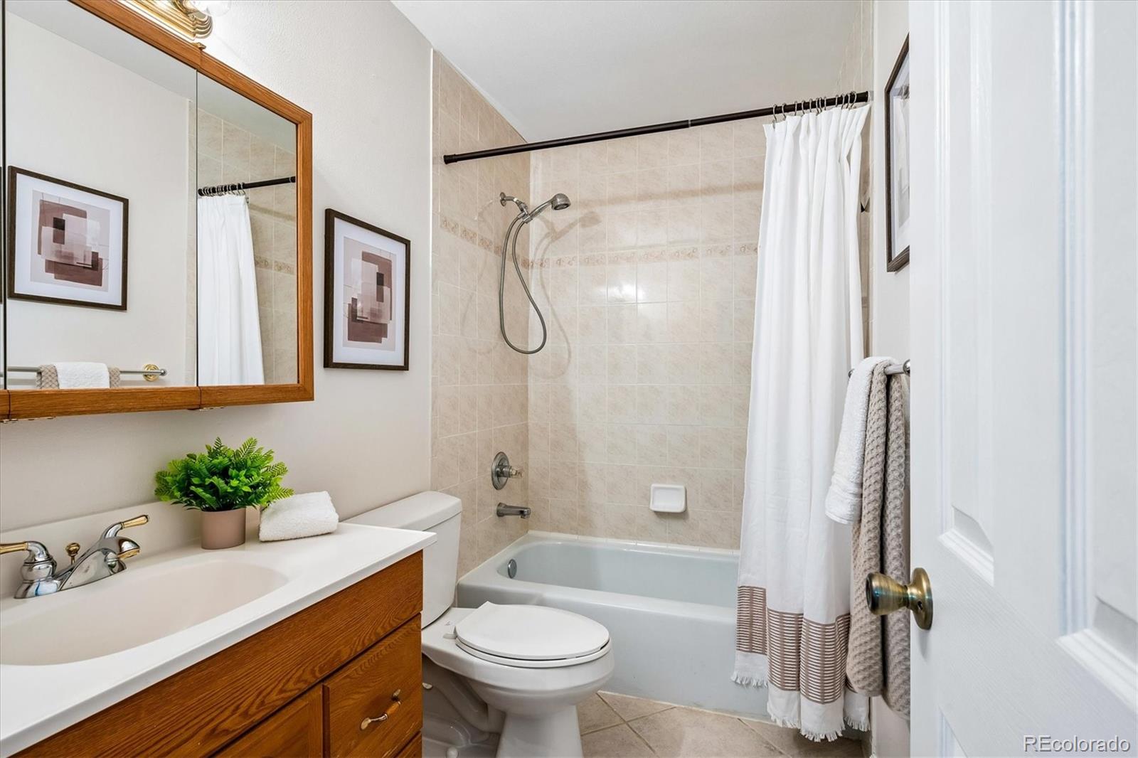 MLS Image #22 for 3952 s yosemite street,denver, Colorado