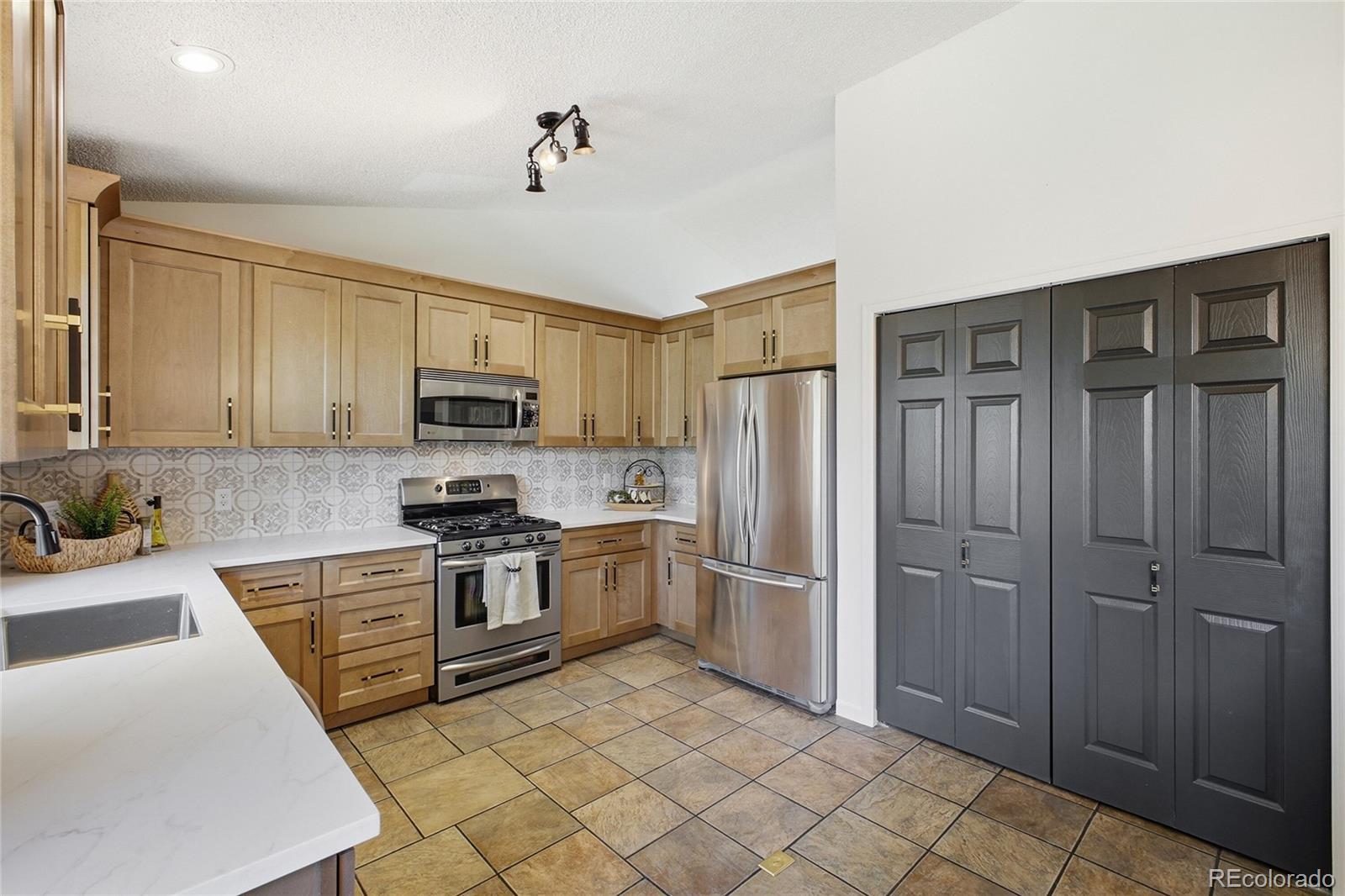 MLS Image #8 for 13711  yank way,arvada, Colorado