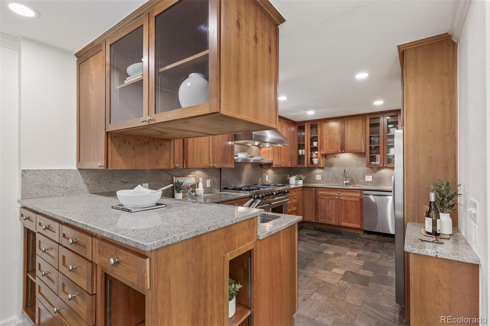 MLS Image #12 for 1617  hudson street,denver, Colorado