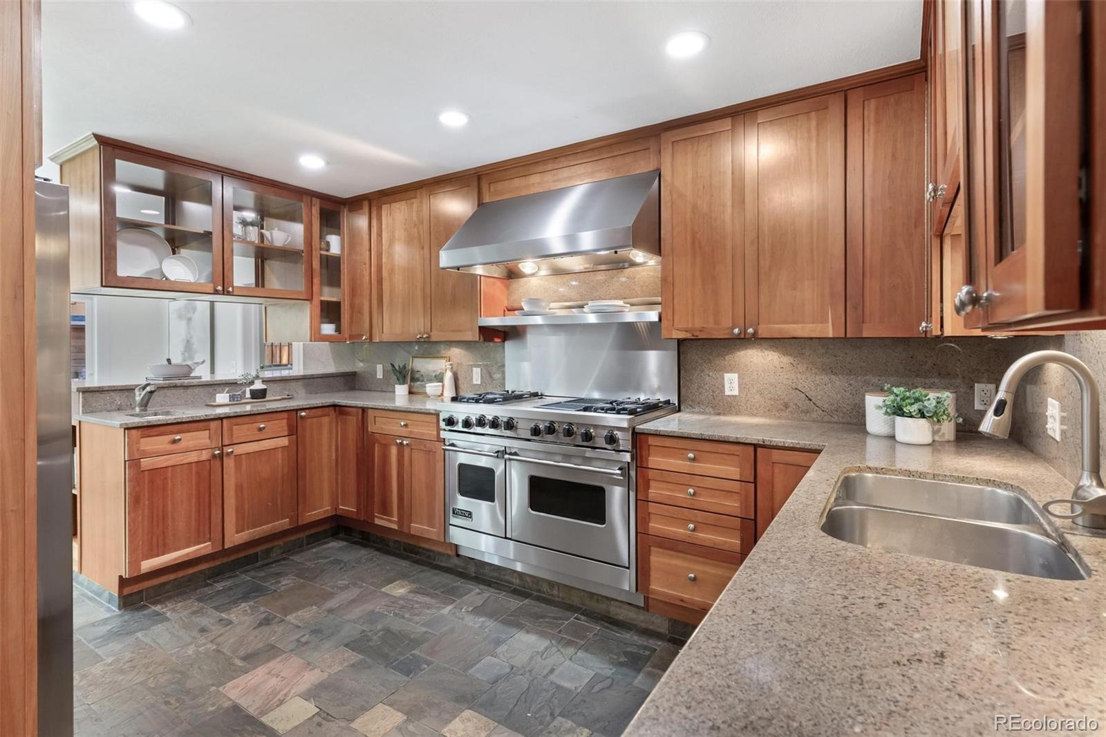 MLS Image #9 for 1617  hudson street,denver, Colorado