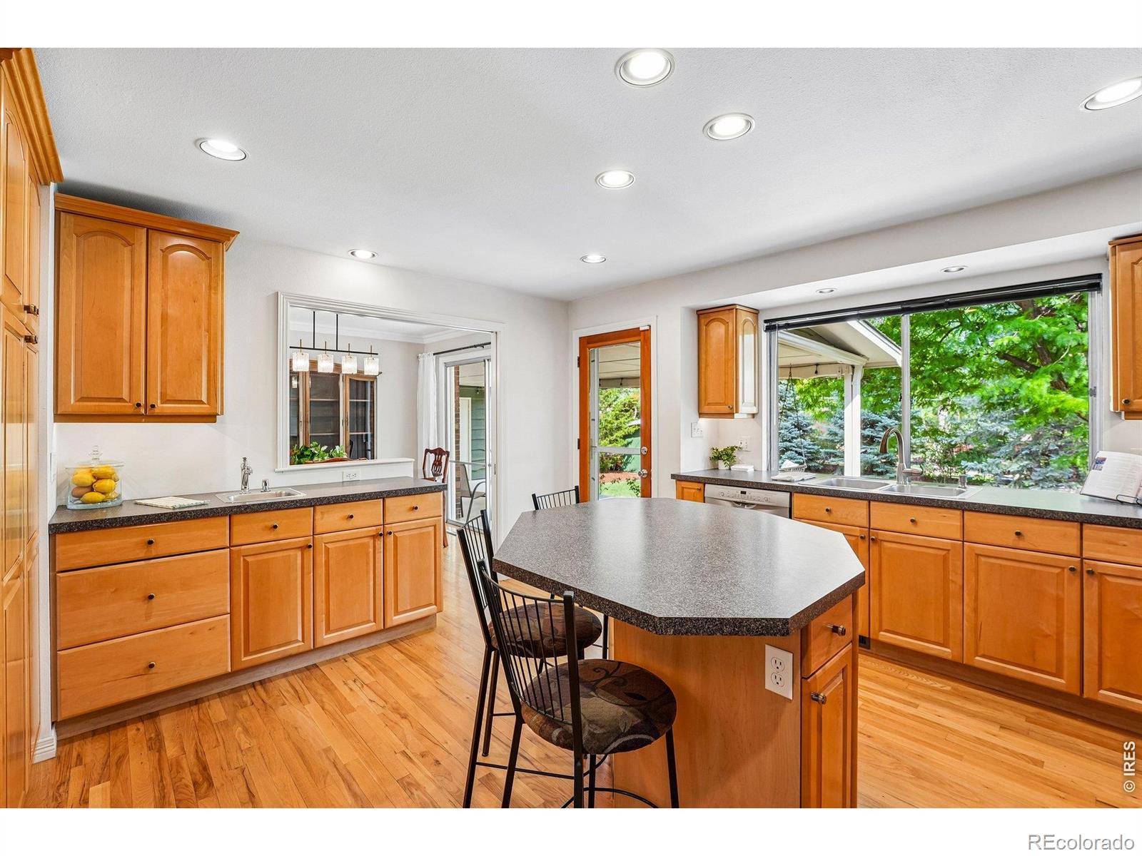 MLS Image #10 for 2720 s chase way,denver, Colorado