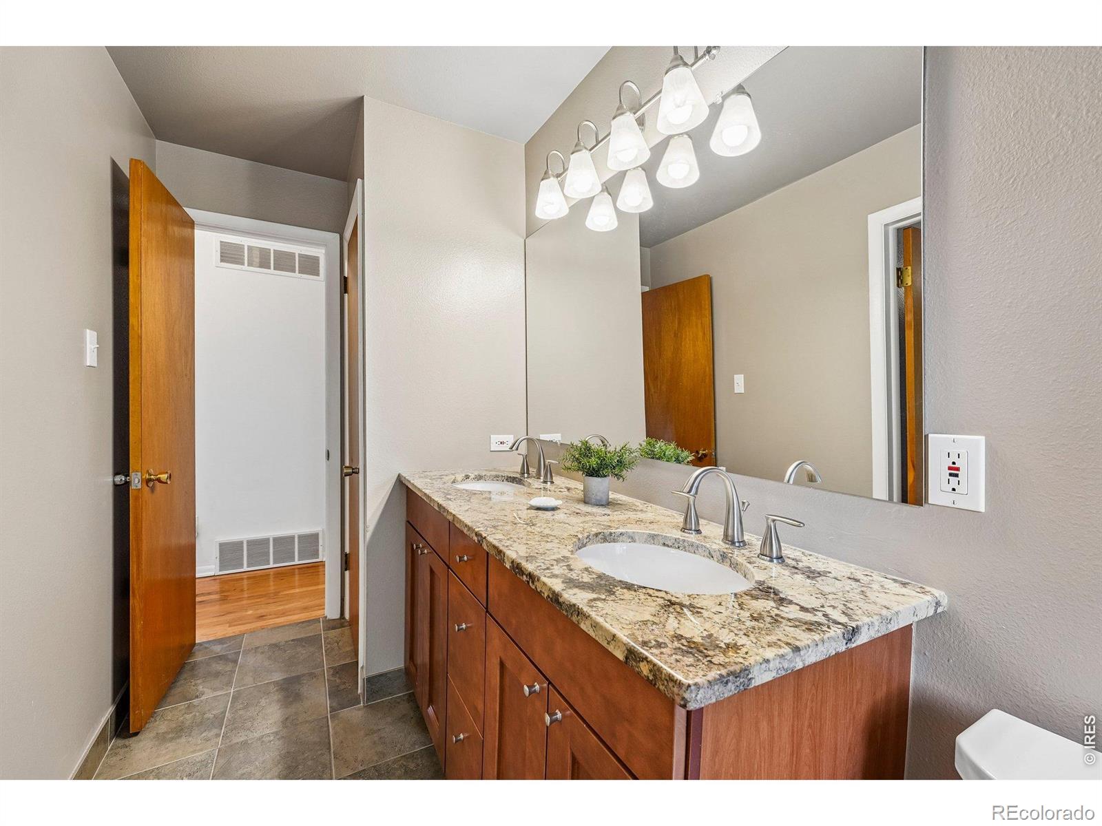 MLS Image #21 for 2720 s chase way,denver, Colorado