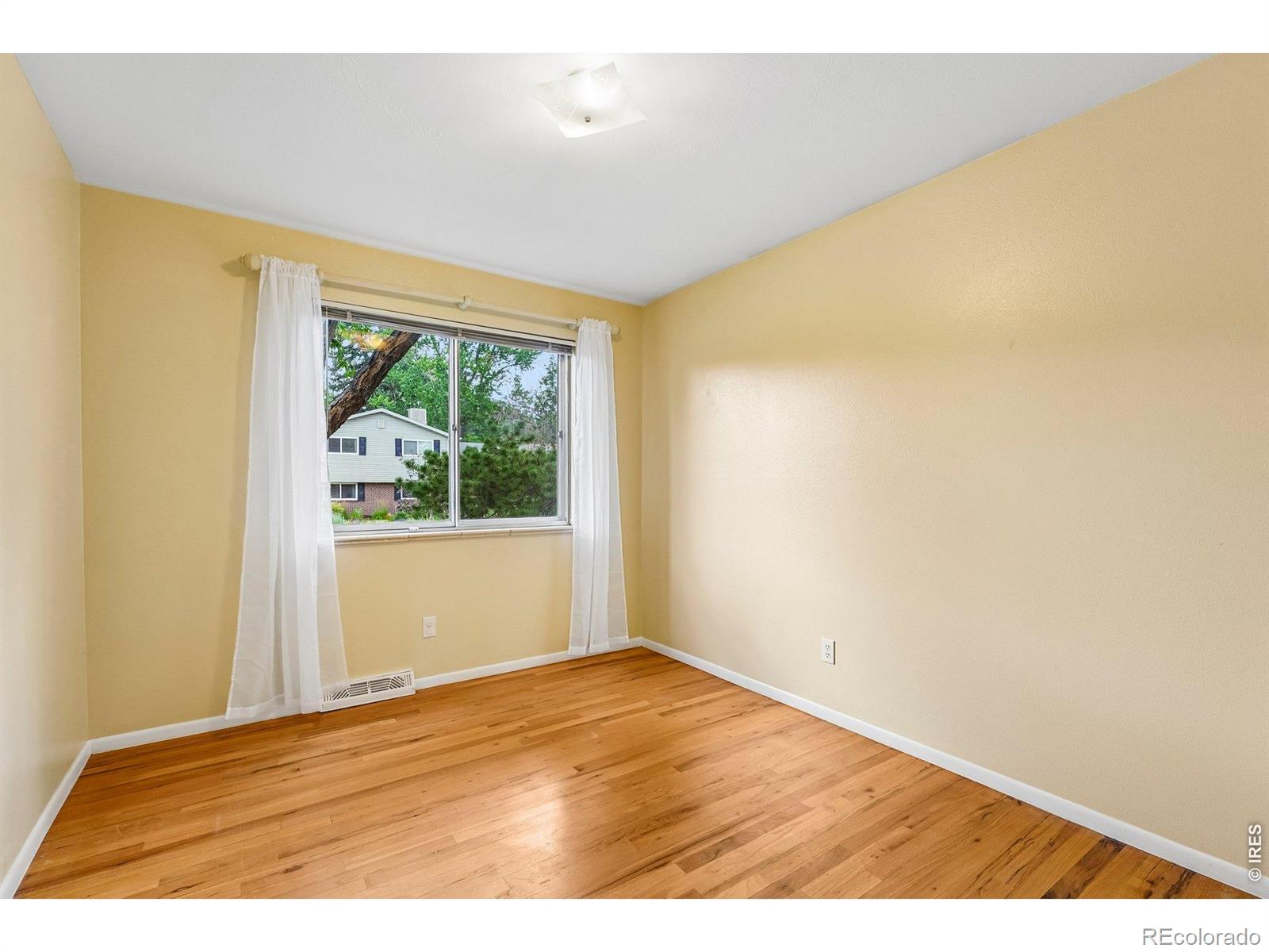 MLS Image #26 for 2720 s chase way,denver, Colorado