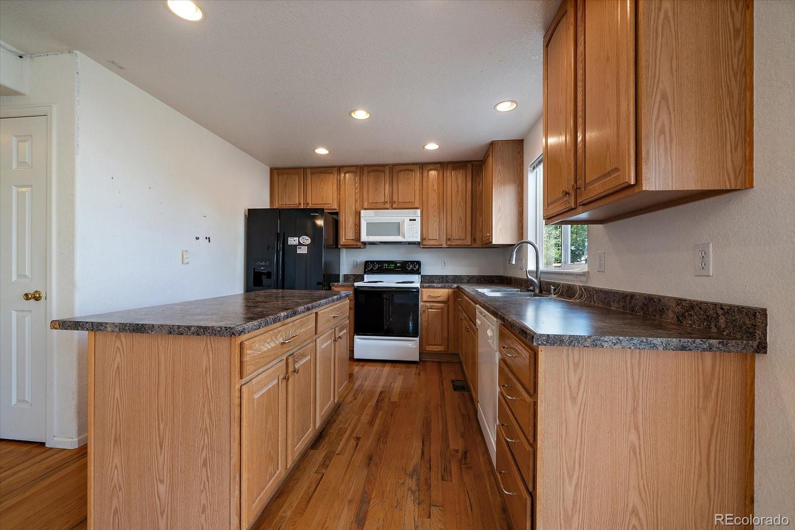 MLS Image #6 for 5552  jasper street,denver, Colorado