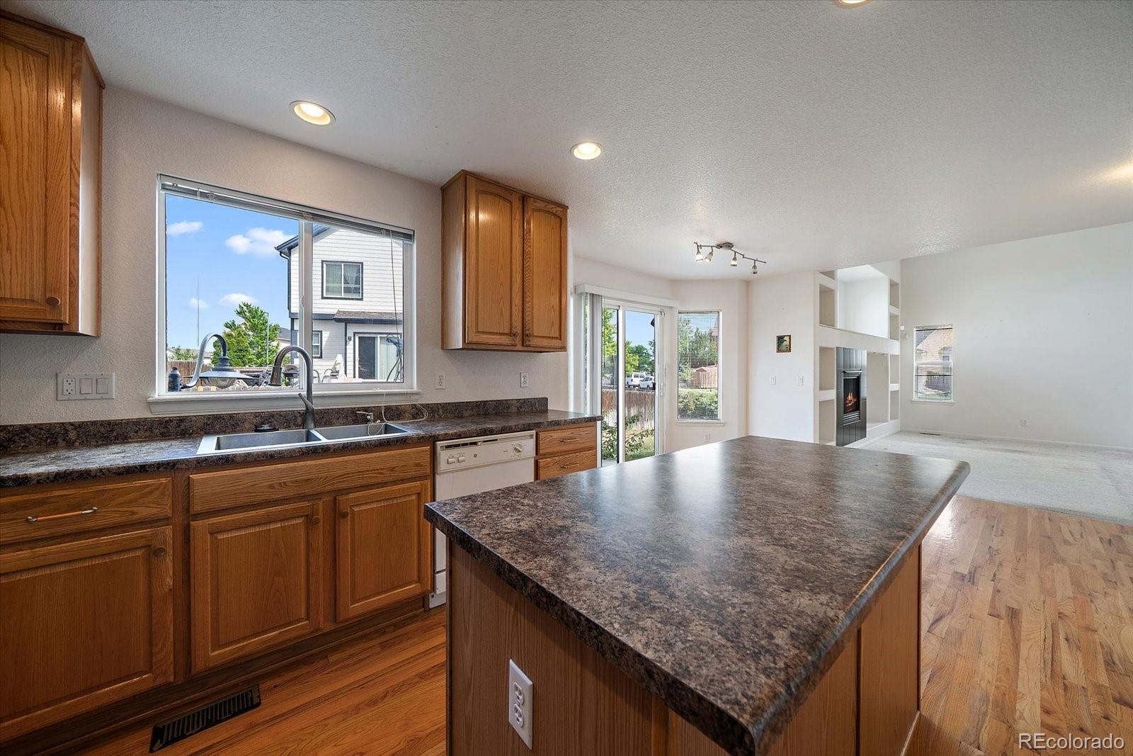 MLS Image #7 for 5552  jasper street,denver, Colorado