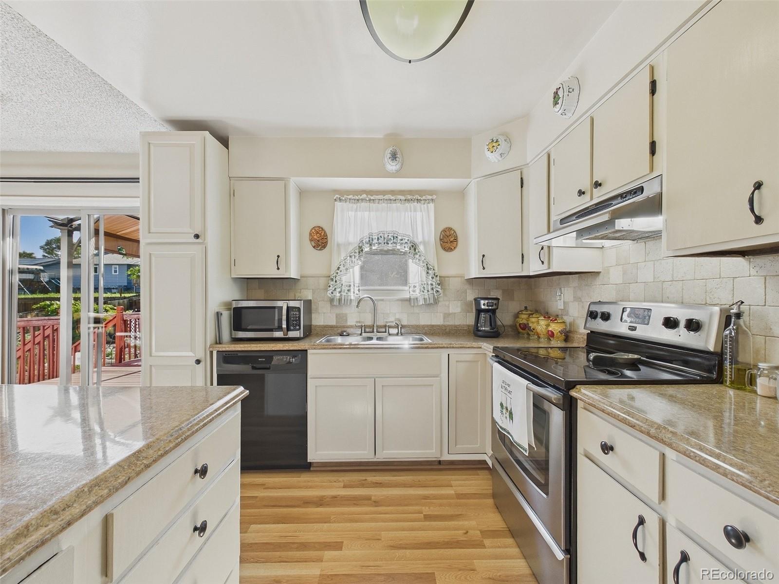 MLS Image #5 for 1642 s nucla street,aurora, Colorado