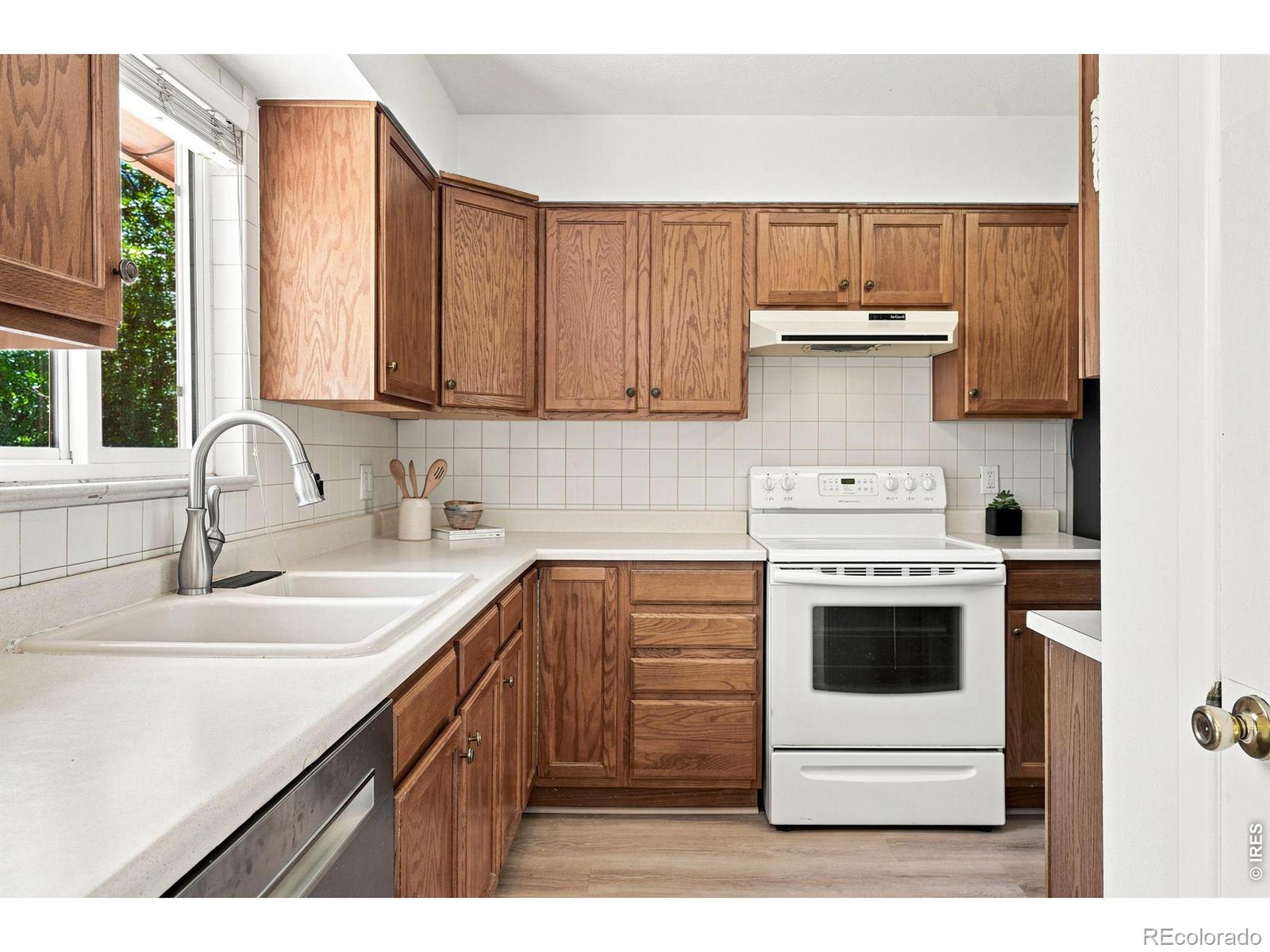 MLS Image #13 for 536  holman way,golden, Colorado