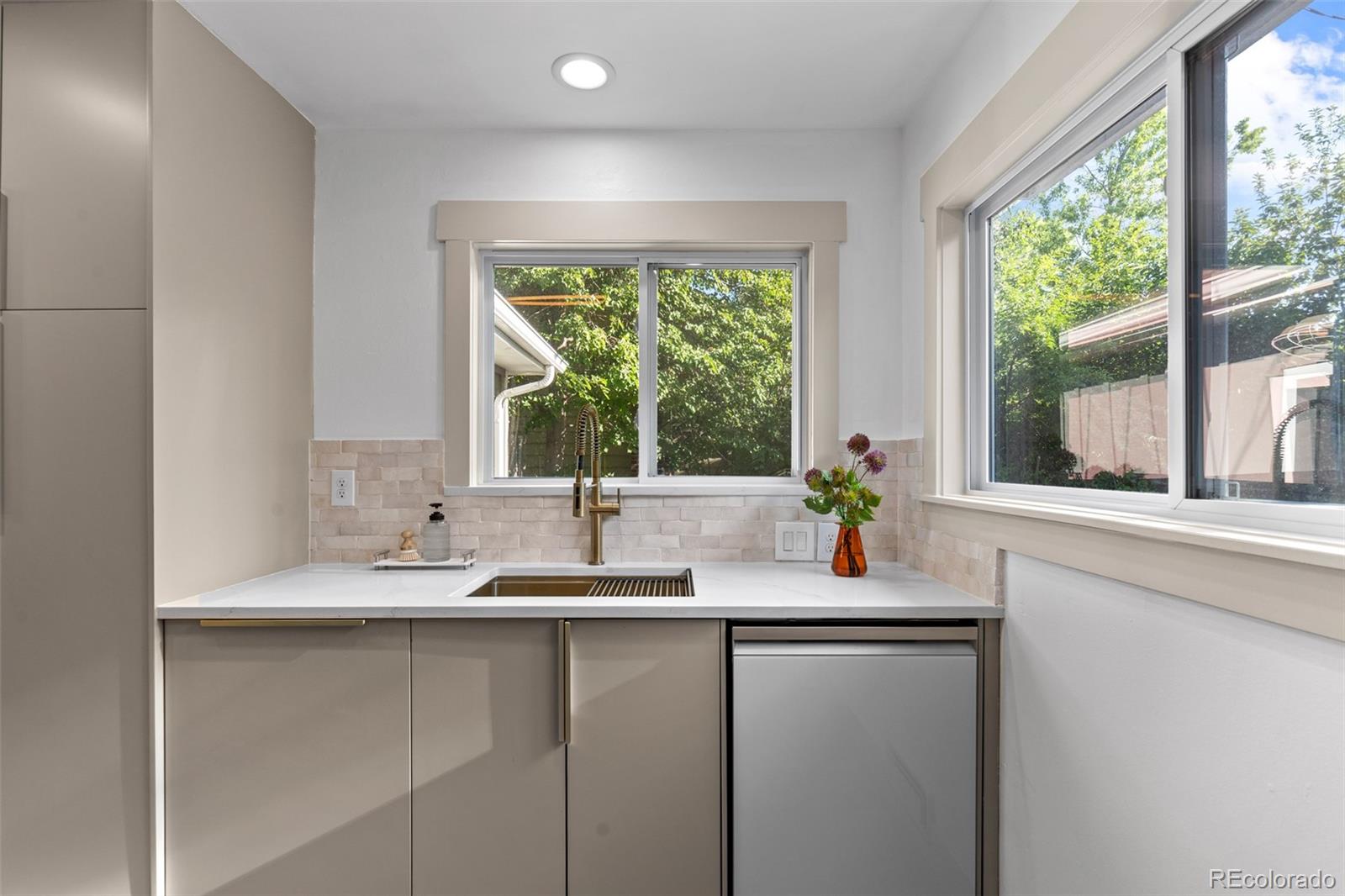 MLS Image #16 for 3045 s jackson street,denver, Colorado