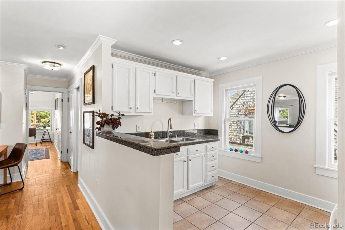 MLS Image #12 for 841 n emerson street 3,denver, Colorado