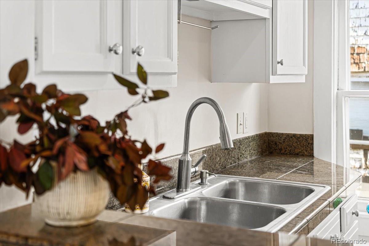 MLS Image #13 for 841 n emerson street 3,denver, Colorado