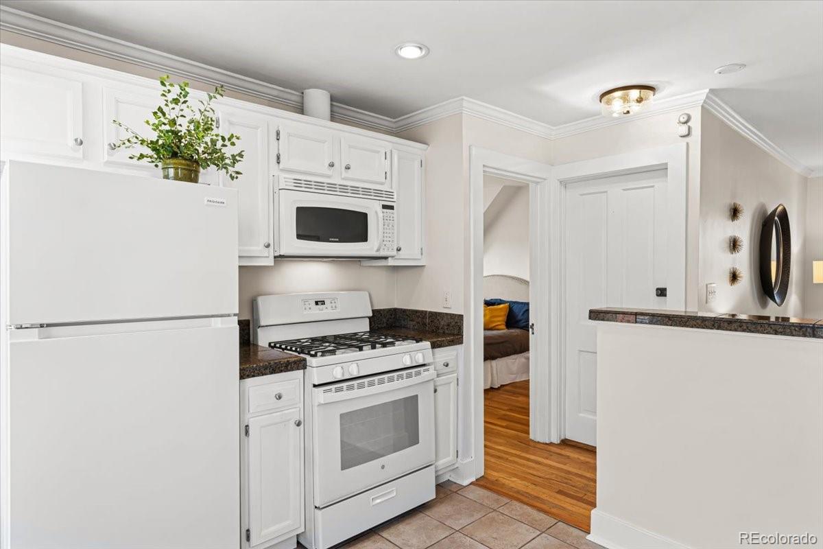 MLS Image #15 for 841 n emerson street 3,denver, Colorado