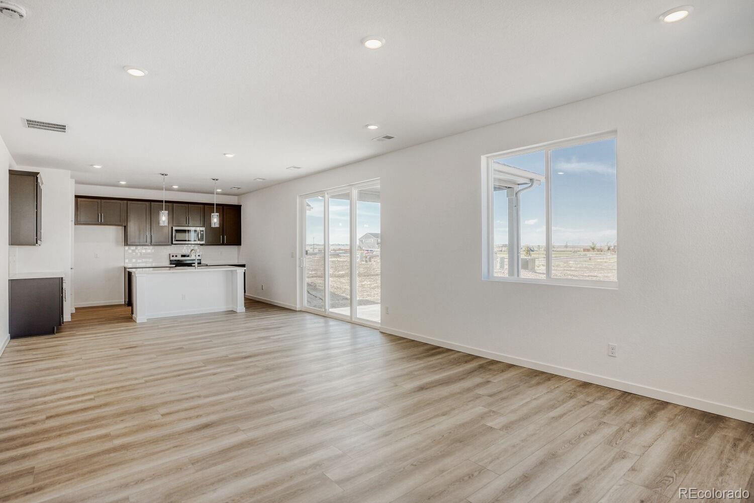 MLS Image #10 for 54933 e 28th place,strasburg, Colorado