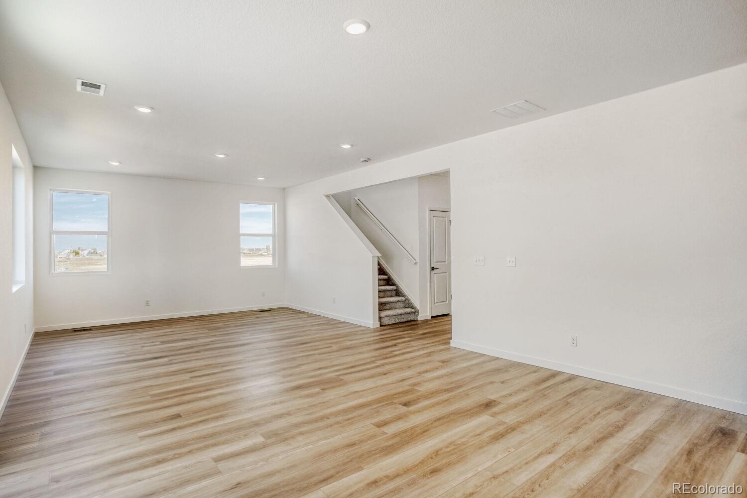 MLS Image #11 for 54933 e 28th place,strasburg, Colorado