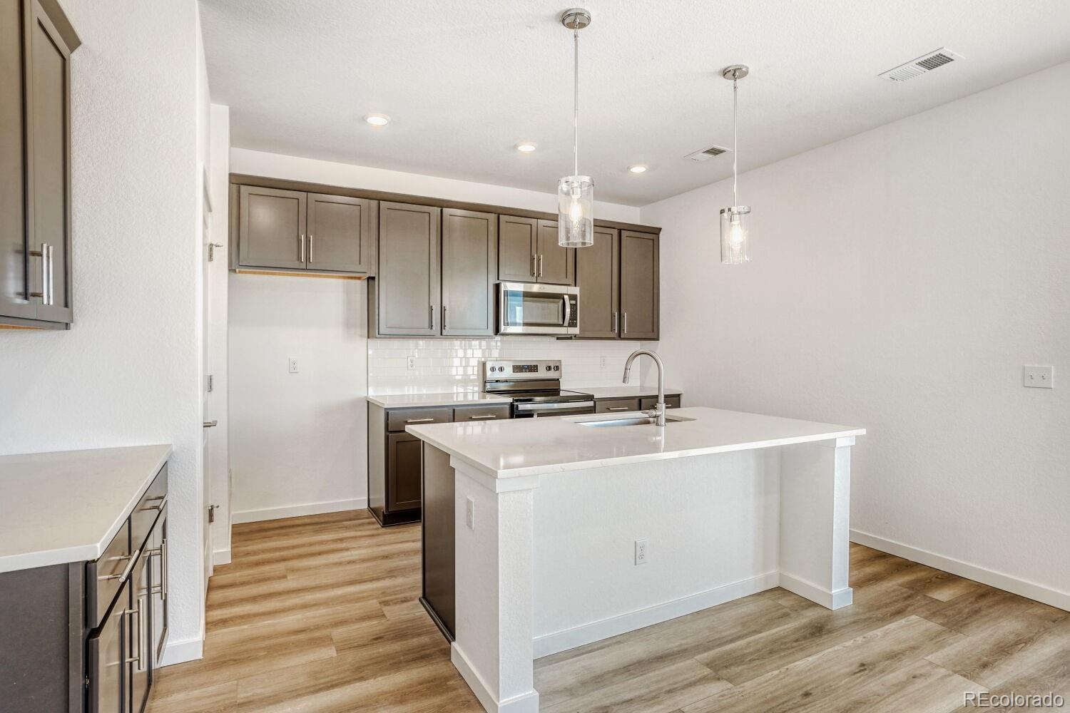MLS Image #13 for 54933 e 28th place,strasburg, Colorado