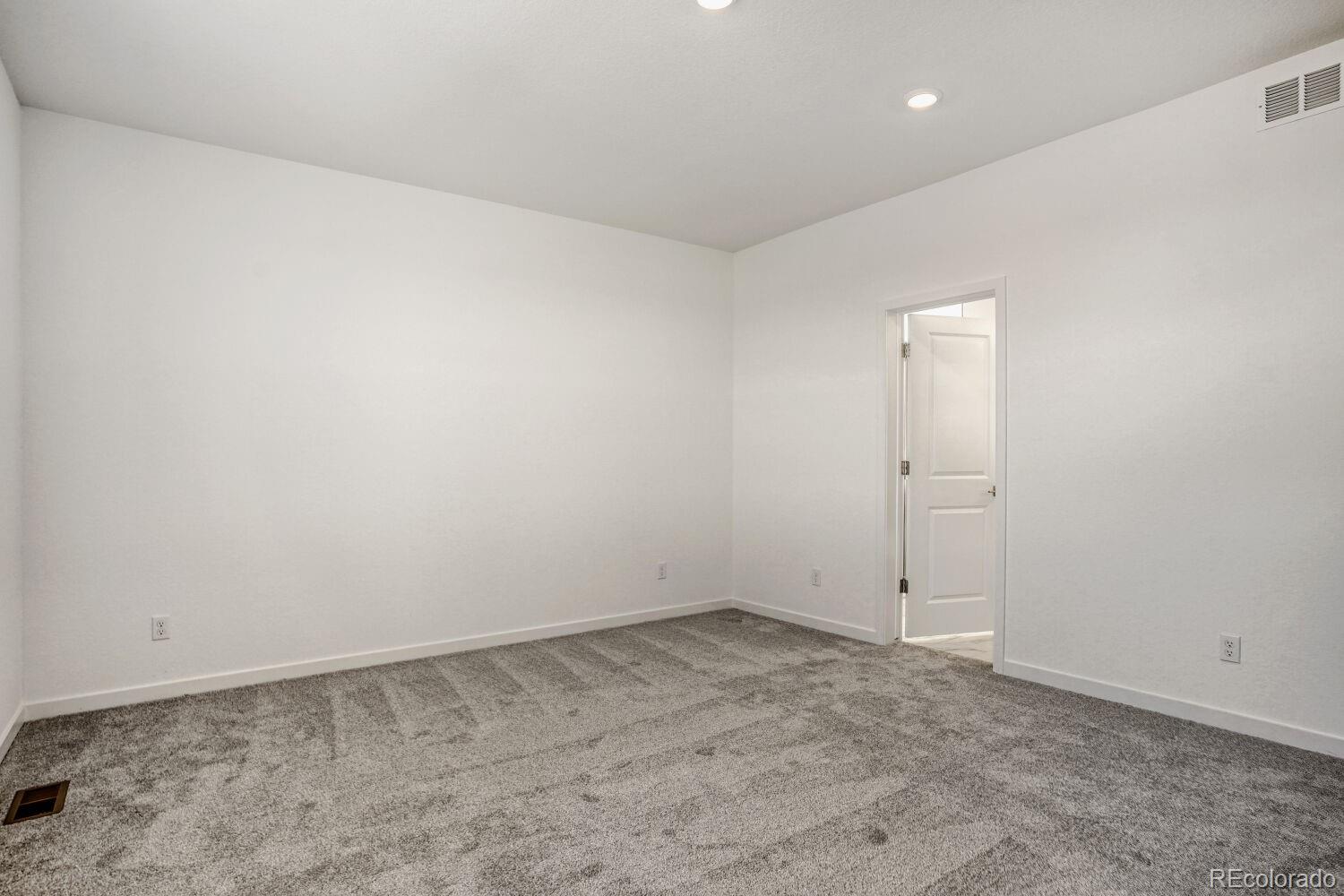 MLS Image #19 for 54933 e 28th place,strasburg, Colorado