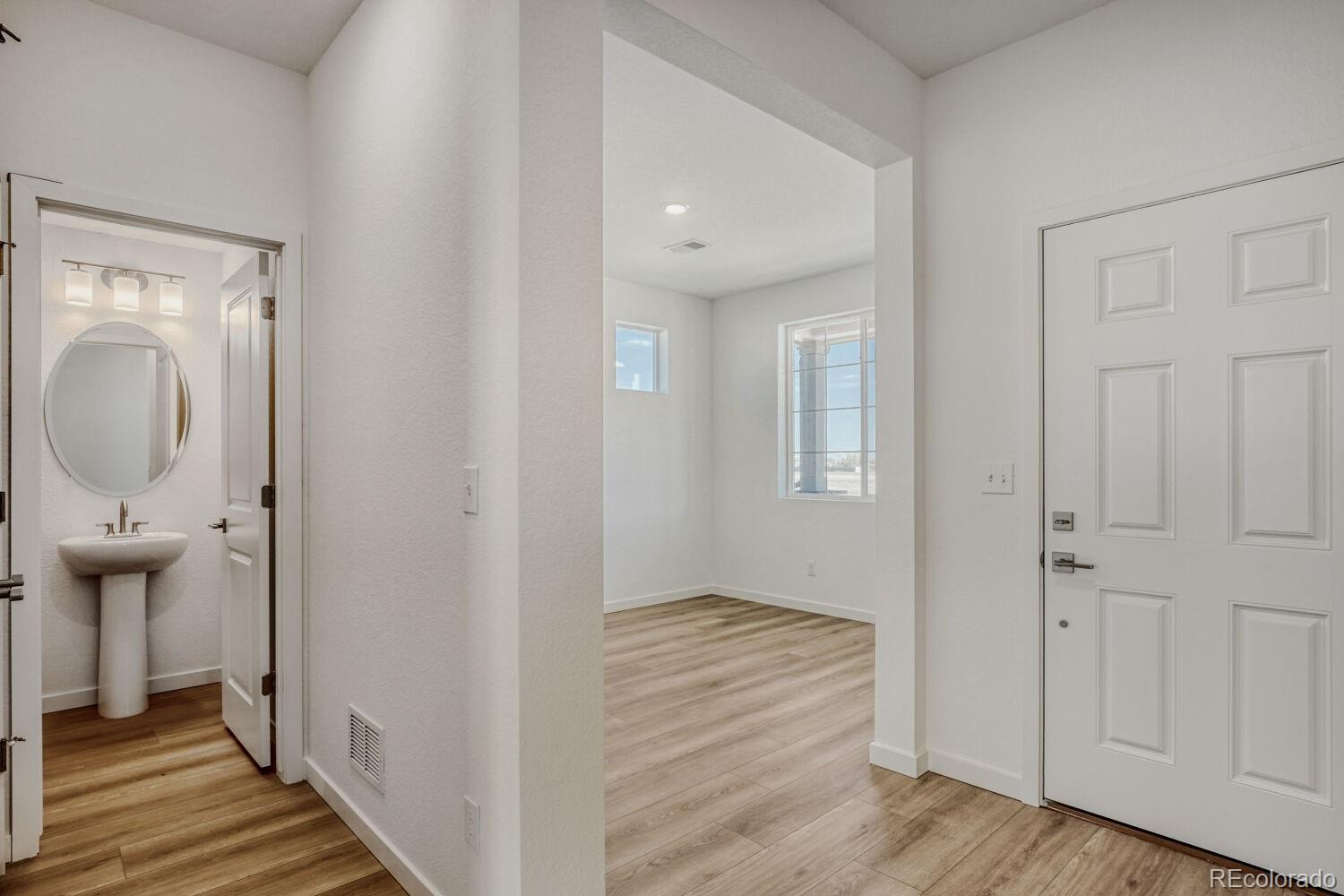 MLS Image #8 for 54933 e 28th place,strasburg, Colorado