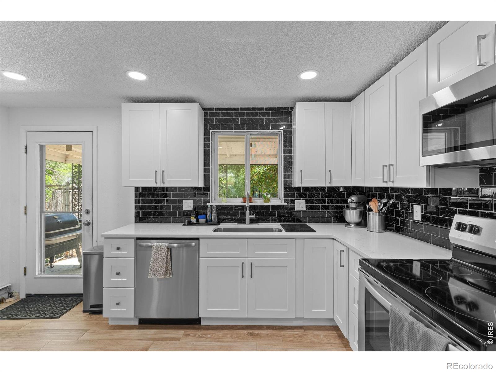 MLS Image #15 for 927 e 4th avenue,longmont, Colorado