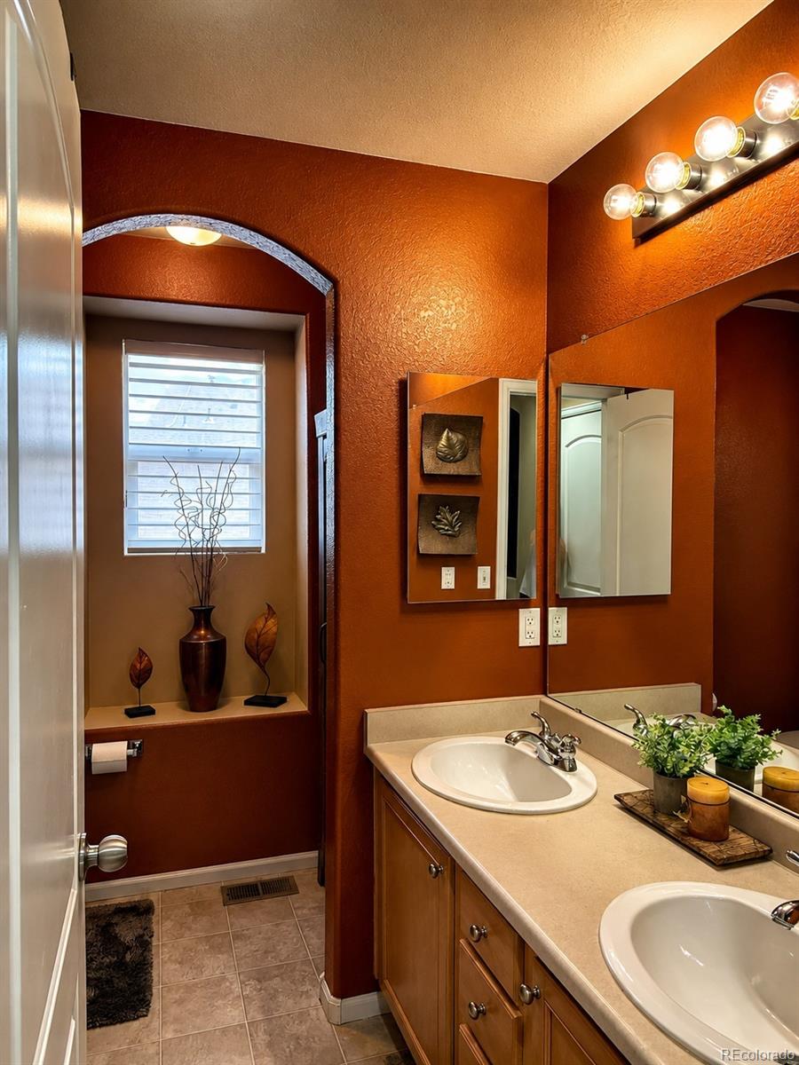 MLS Image #31 for 2420 s fundy circle,aurora, Colorado