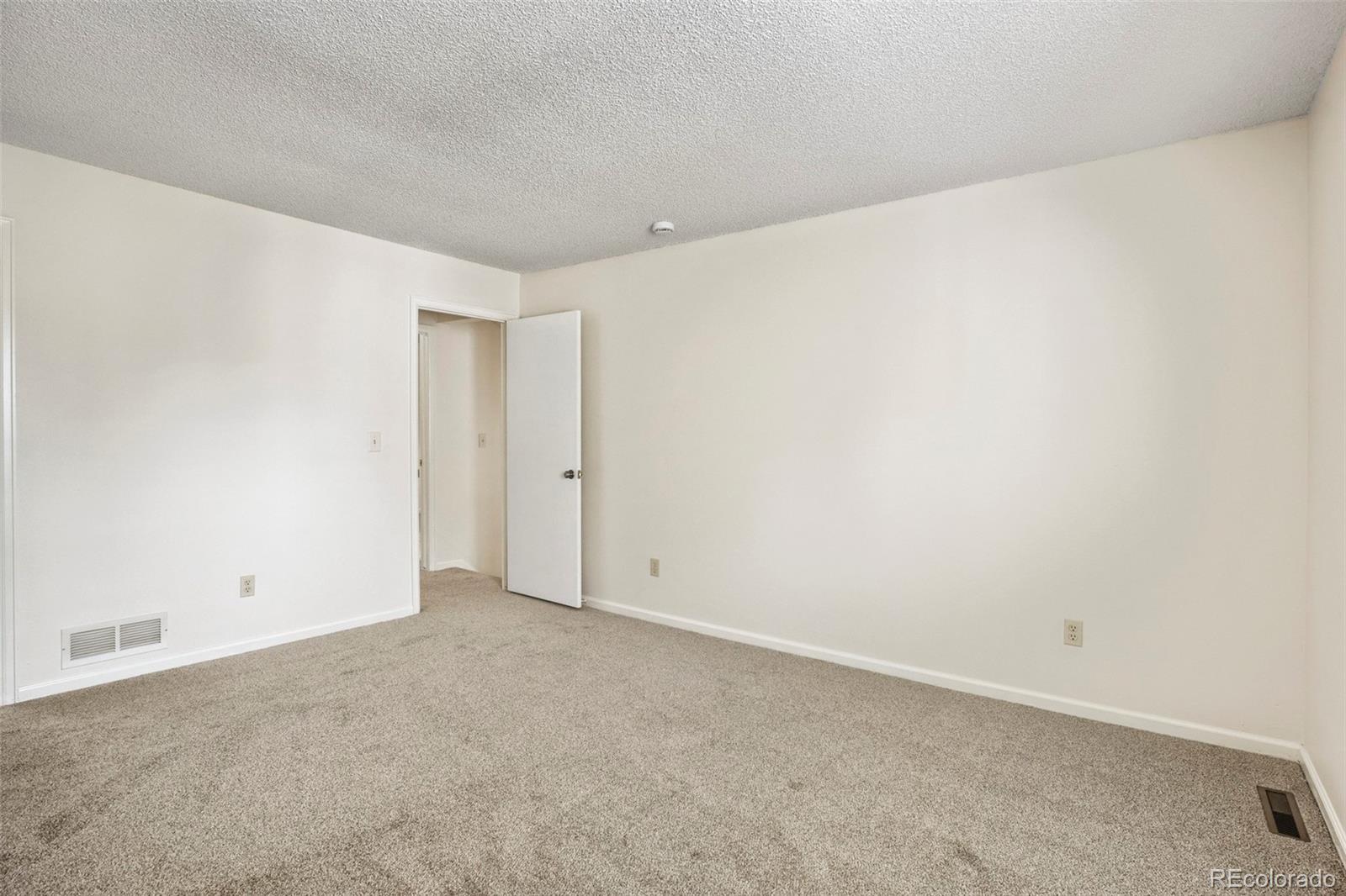 MLS Image #14 for 11821 e cornell circle,aurora, Colorado