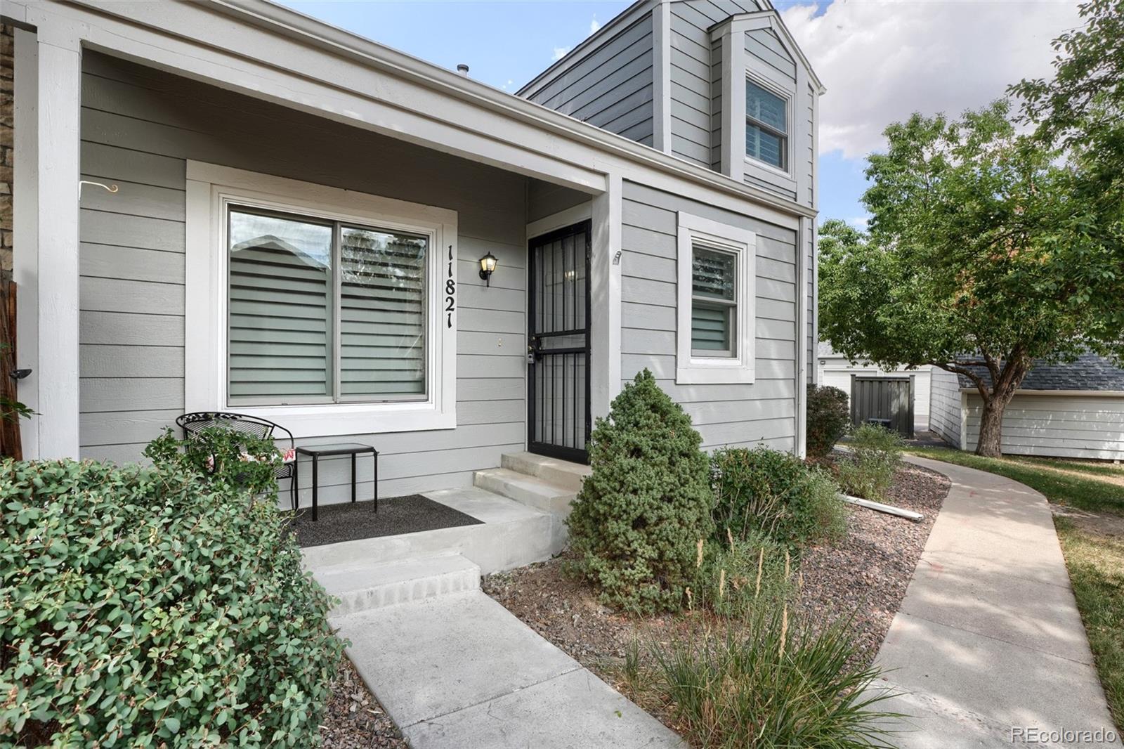 MLS Image #2 for 11821 e cornell circle,aurora, Colorado