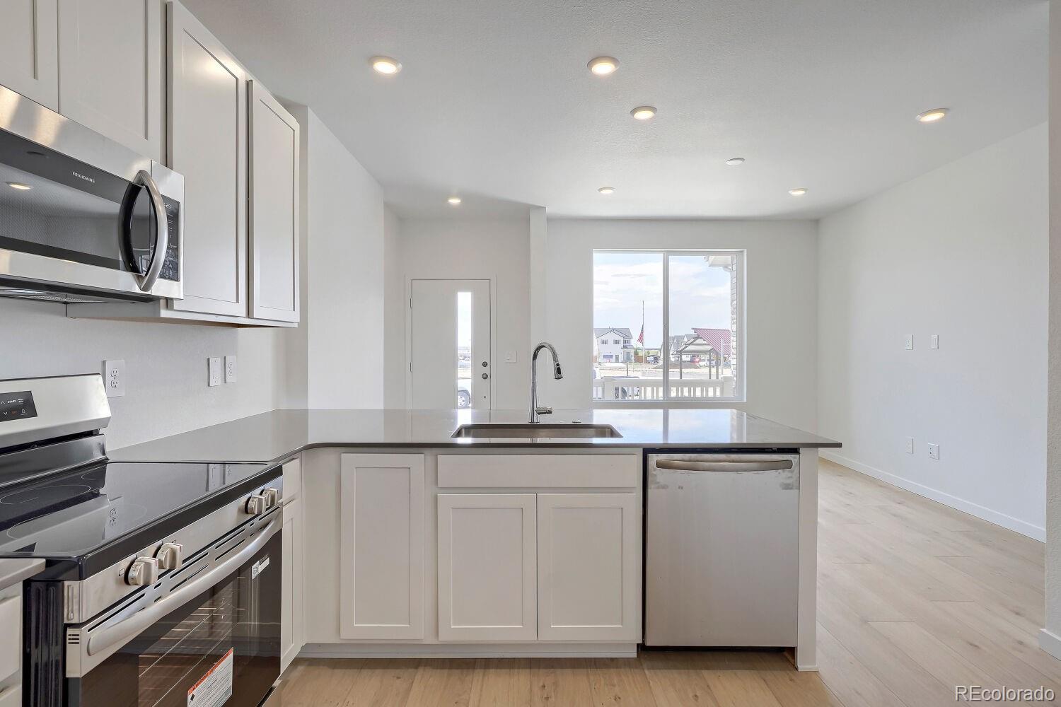 MLS Image #6 for 402 n bersshine court,watkins, Colorado