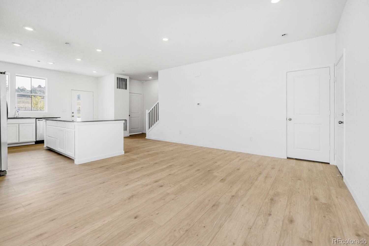 MLS Image #2 for 7639 s mobile way ,centennial, Colorado