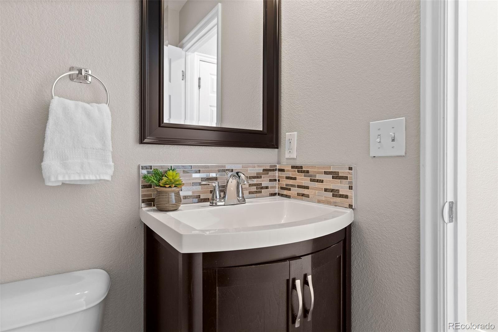 MLS Image #15 for 9138 e kansas avenue,denver, Colorado
