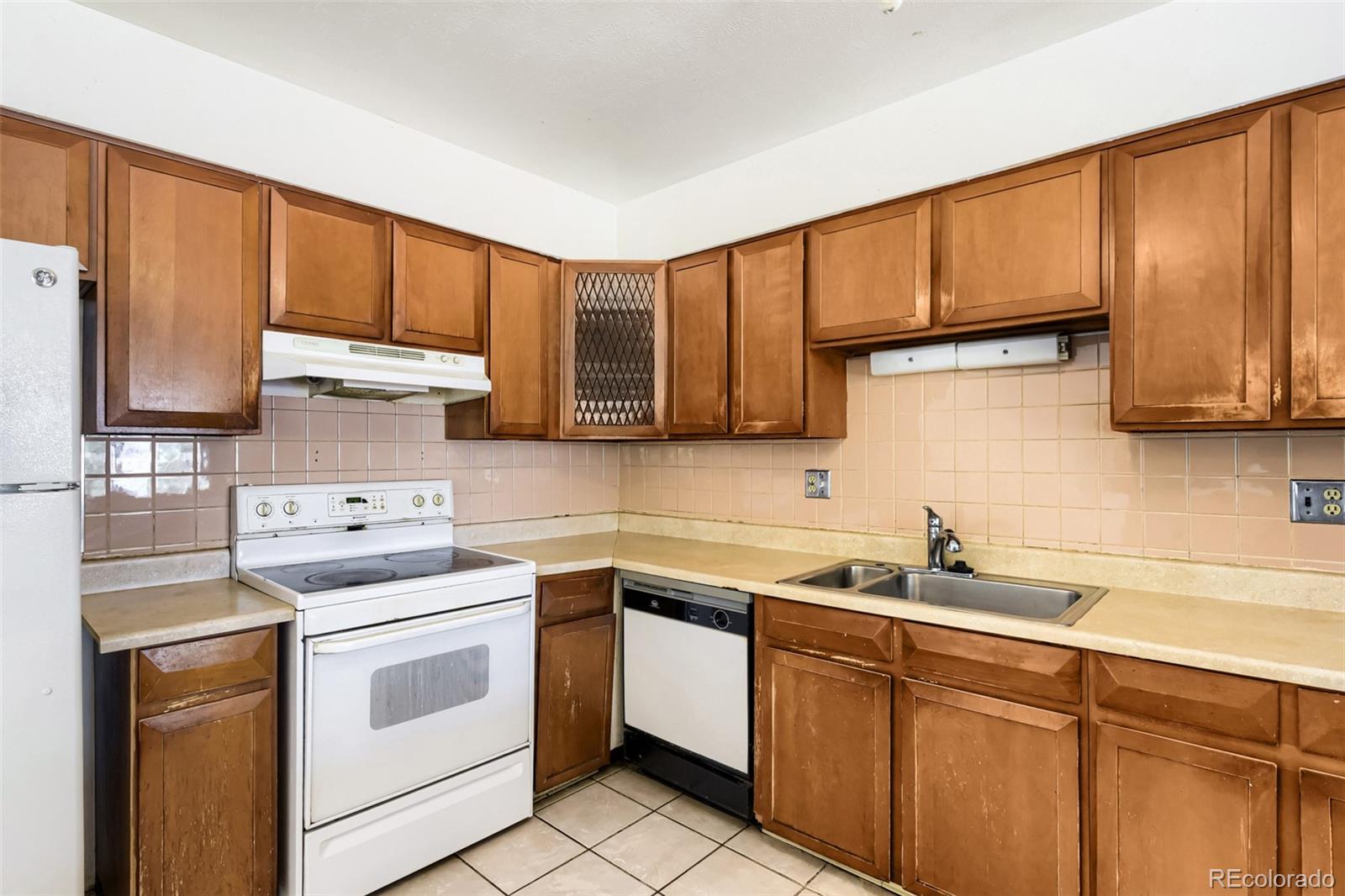 MLS Image #10 for 392 s peoria circle,aurora, Colorado