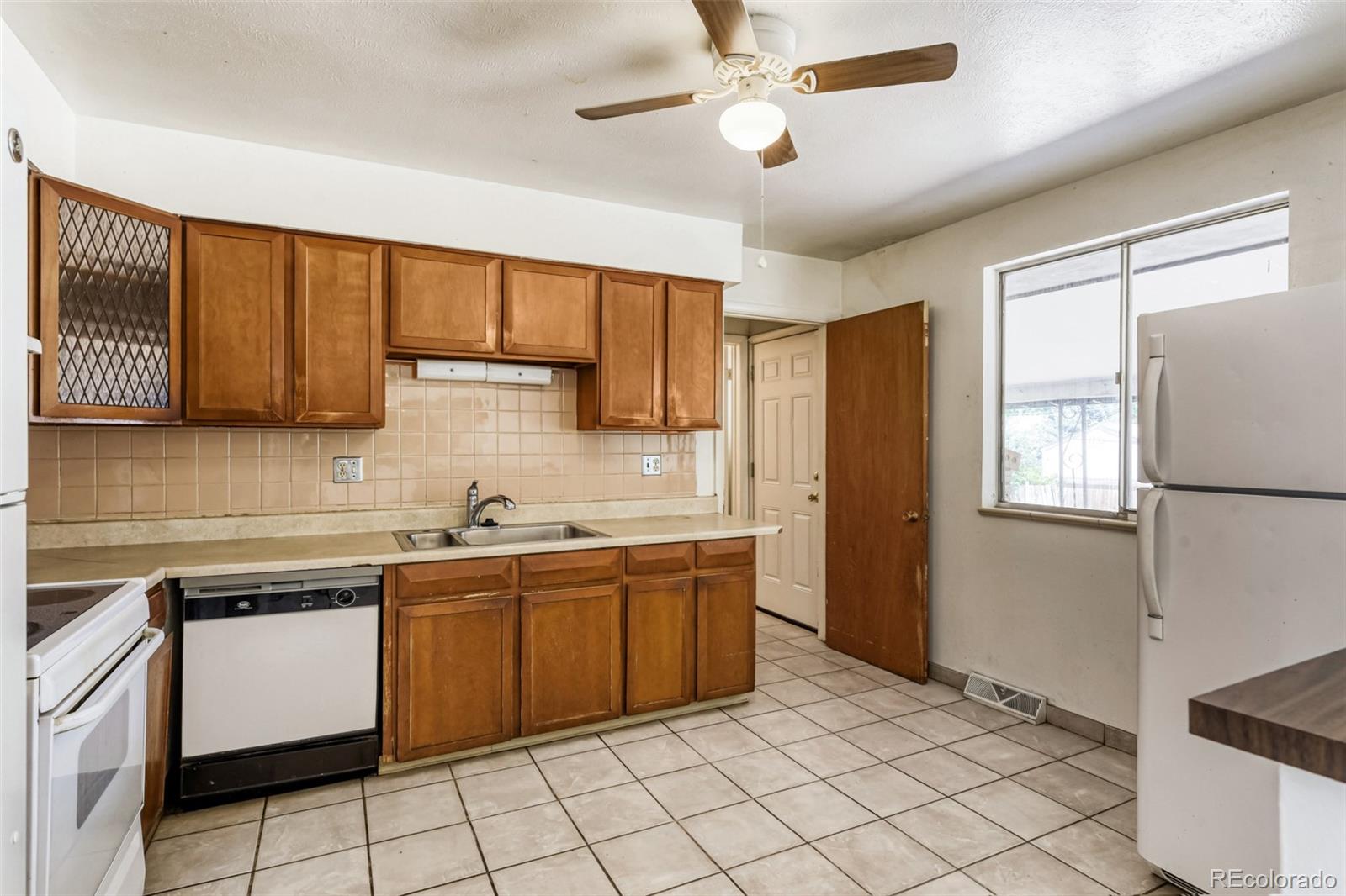 MLS Image #11 for 392 s peoria circle,aurora, Colorado