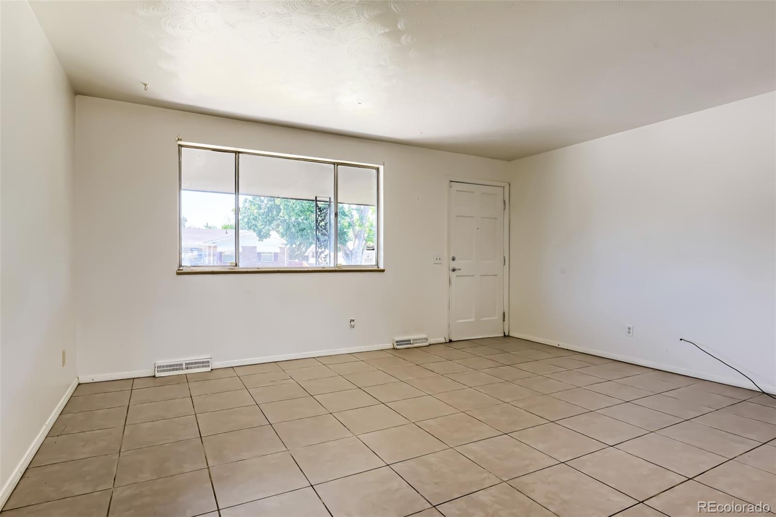 MLS Image #4 for 392 s peoria circle,aurora, Colorado