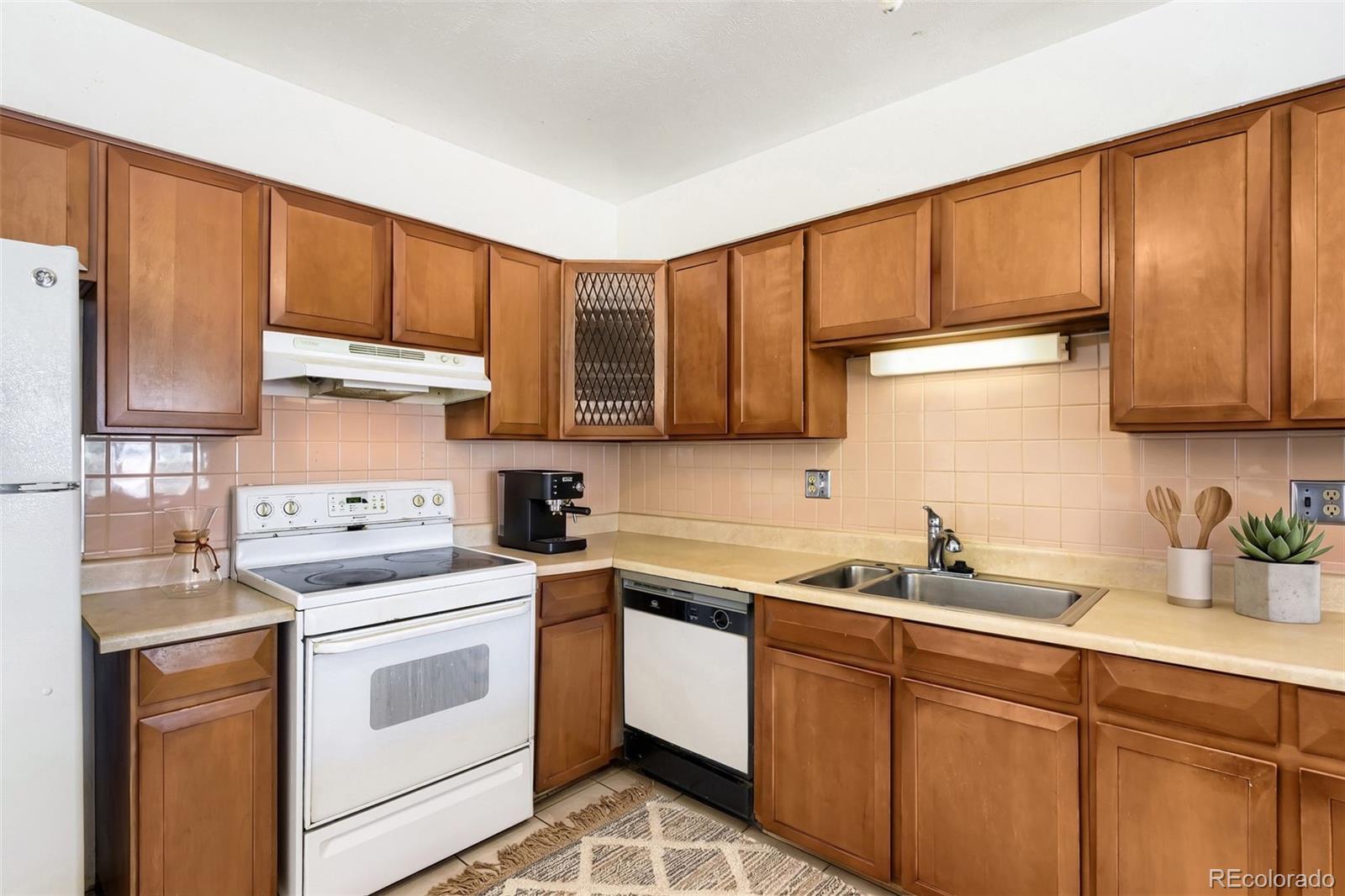 MLS Image #9 for 392 s peoria circle,aurora, Colorado
