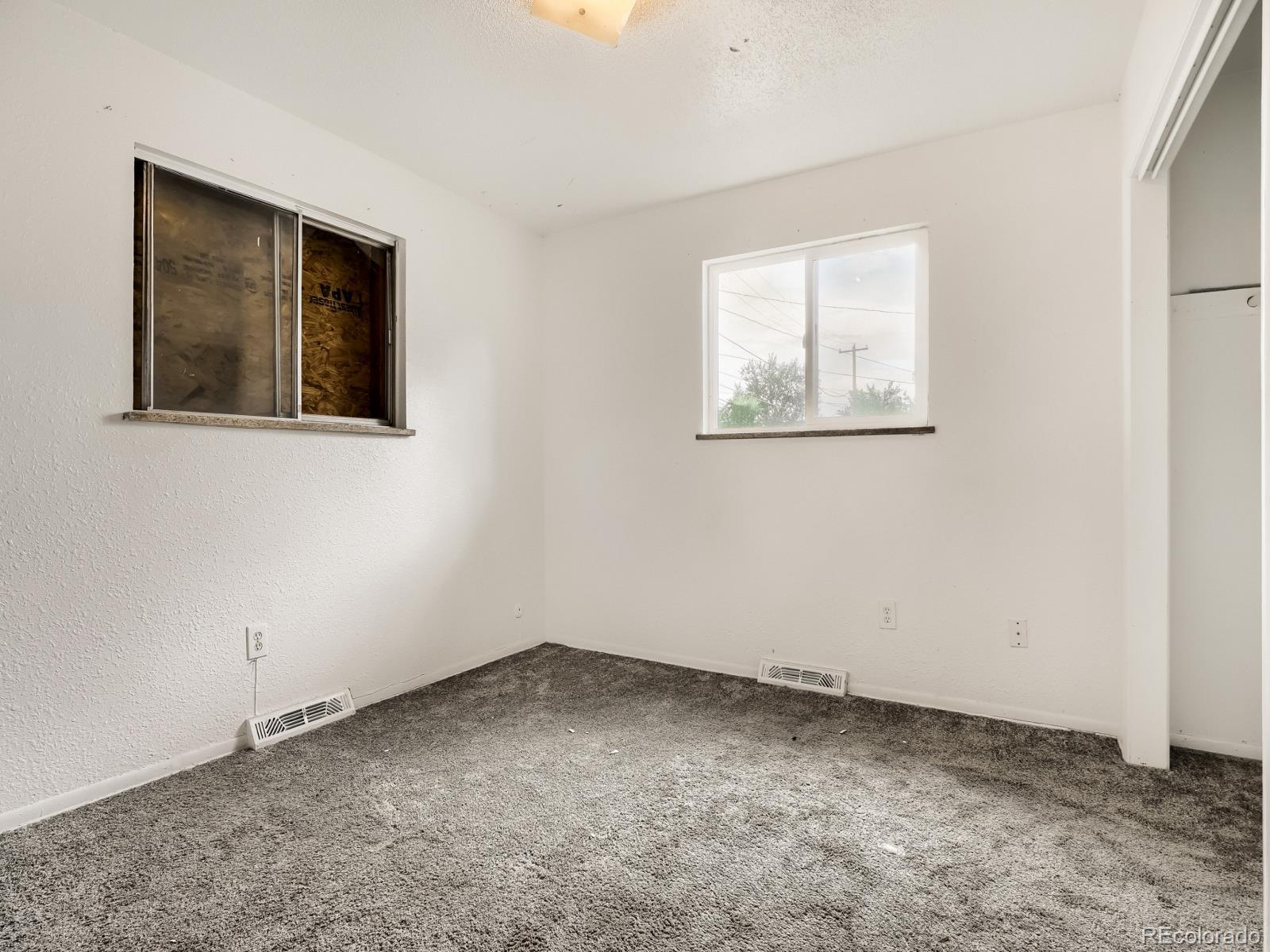 MLS Image #10 for 9629 e 19th avenue,aurora, Colorado