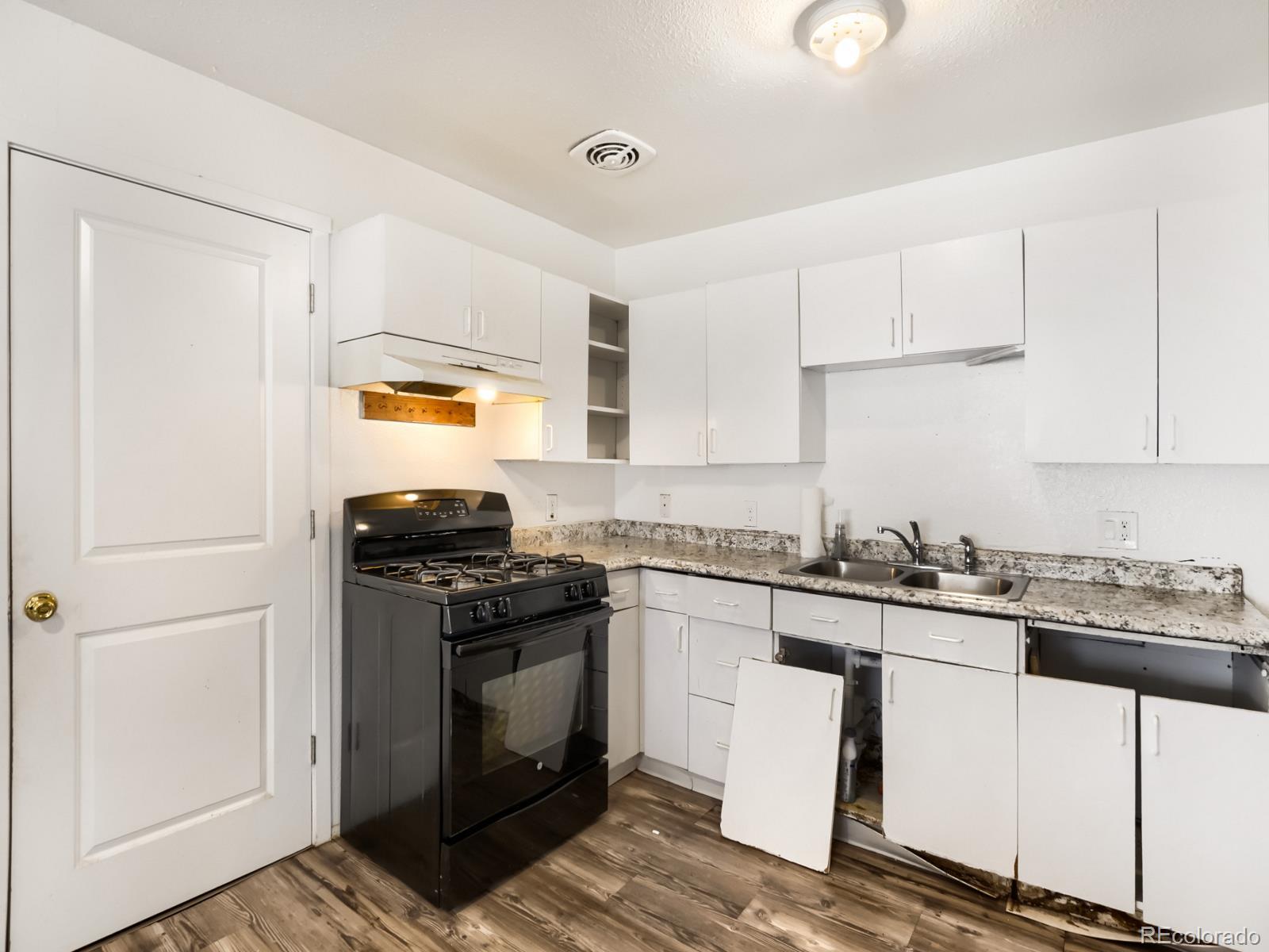 MLS Image #6 for 9629 e 19th avenue,aurora, Colorado