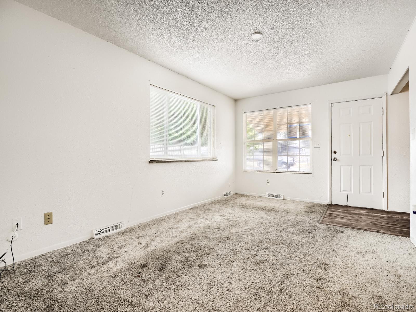 MLS Image #7 for 9629 e 19th avenue,aurora, Colorado