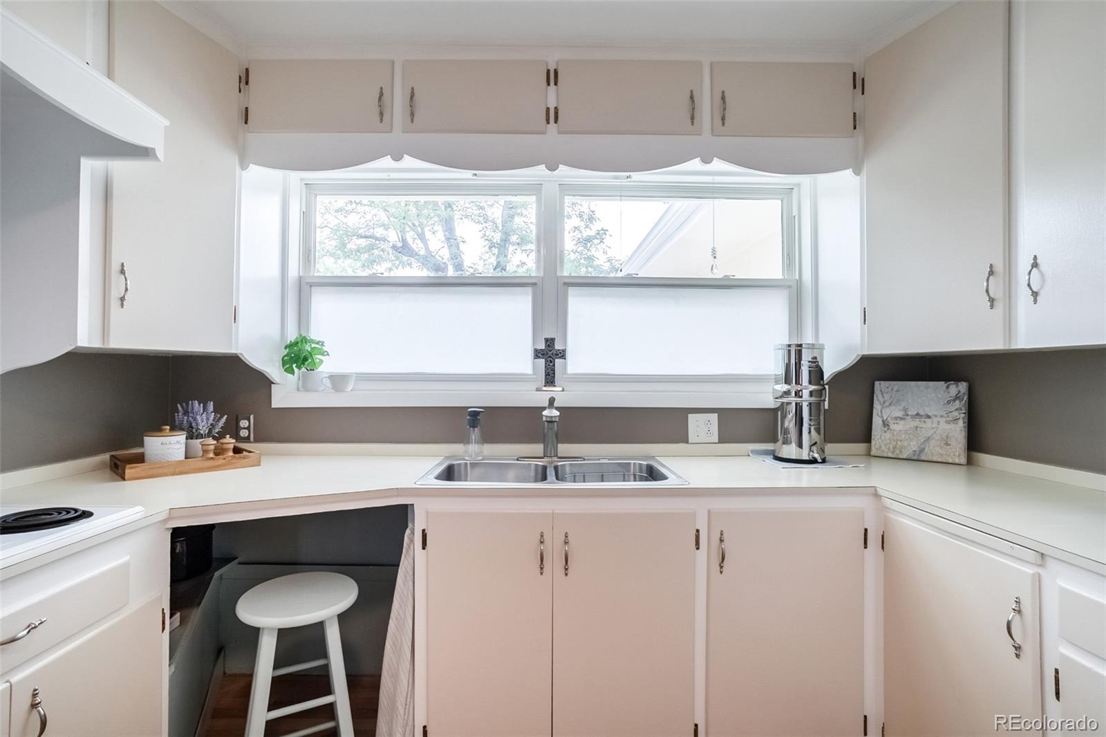 MLS Image #13 for 6760 s foresthill street,littleton, Colorado