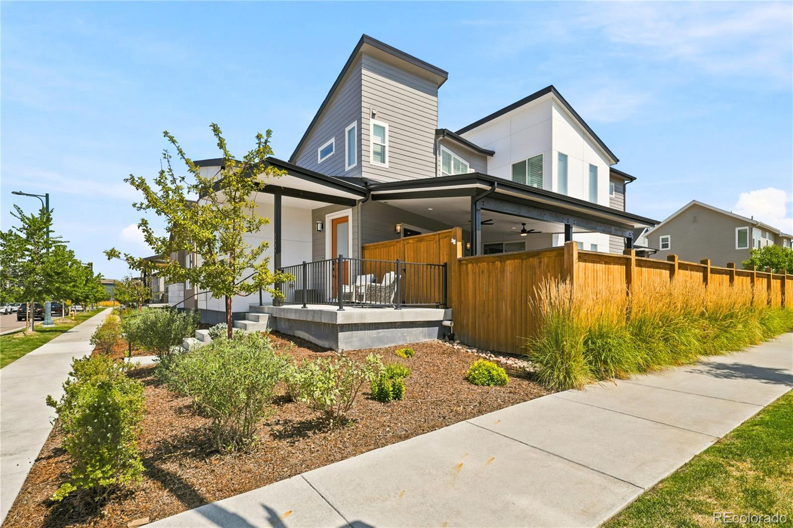 MLS Image #5 for 6302  emporia street,denver, Colorado