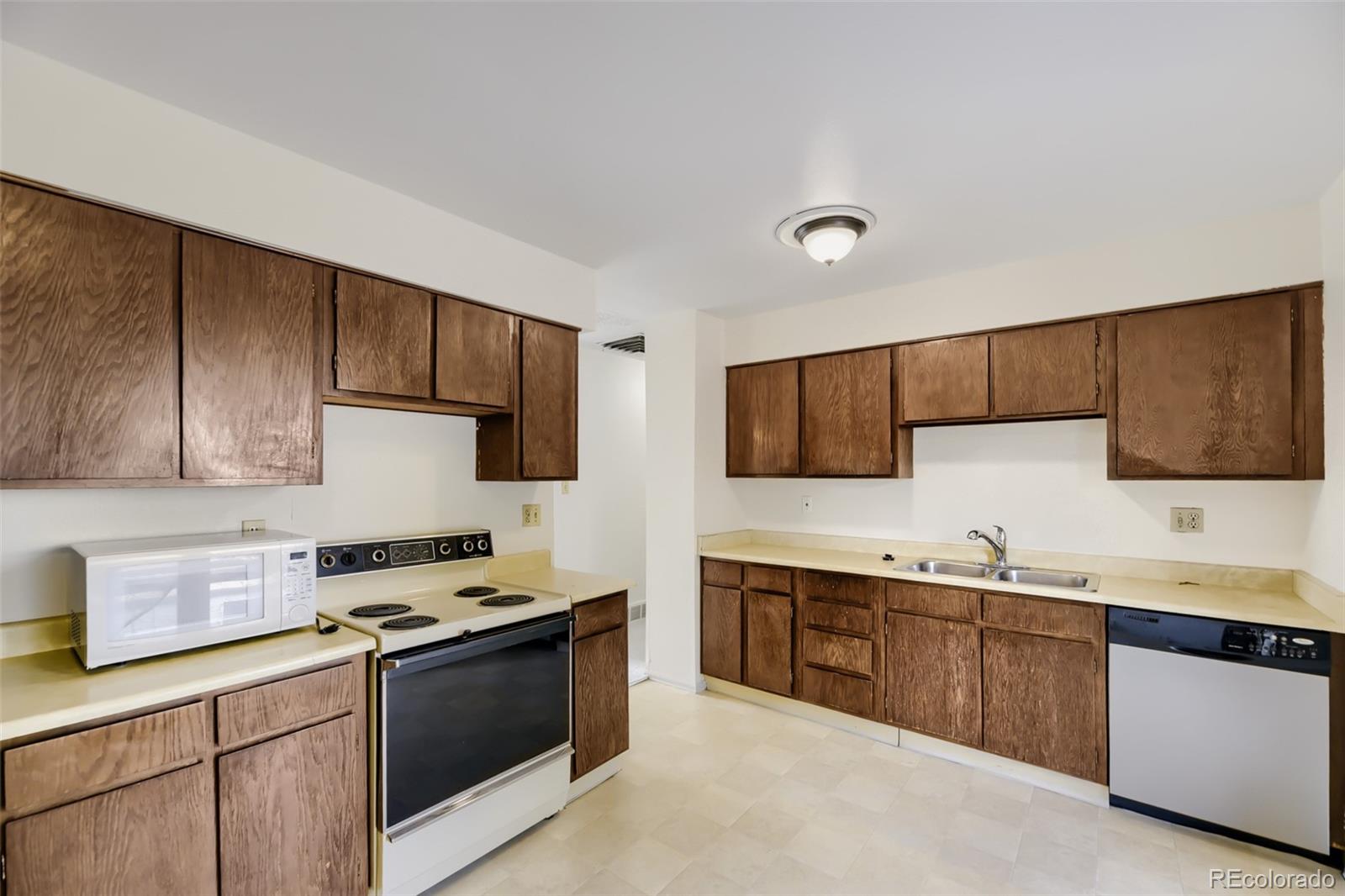 MLS Image #3 for 1508 s laredo court,aurora, Colorado