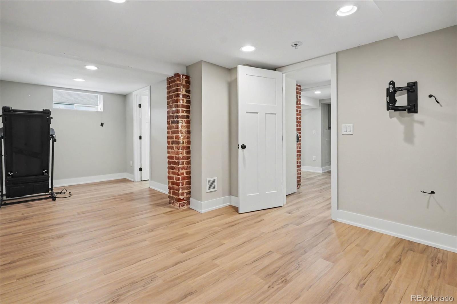 MLS Image #16 for 2275 s ogden street,denver, Colorado