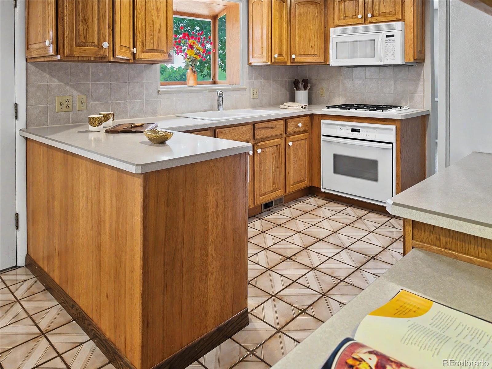 MLS Image #15 for 4132 s vrain street,denver, Colorado