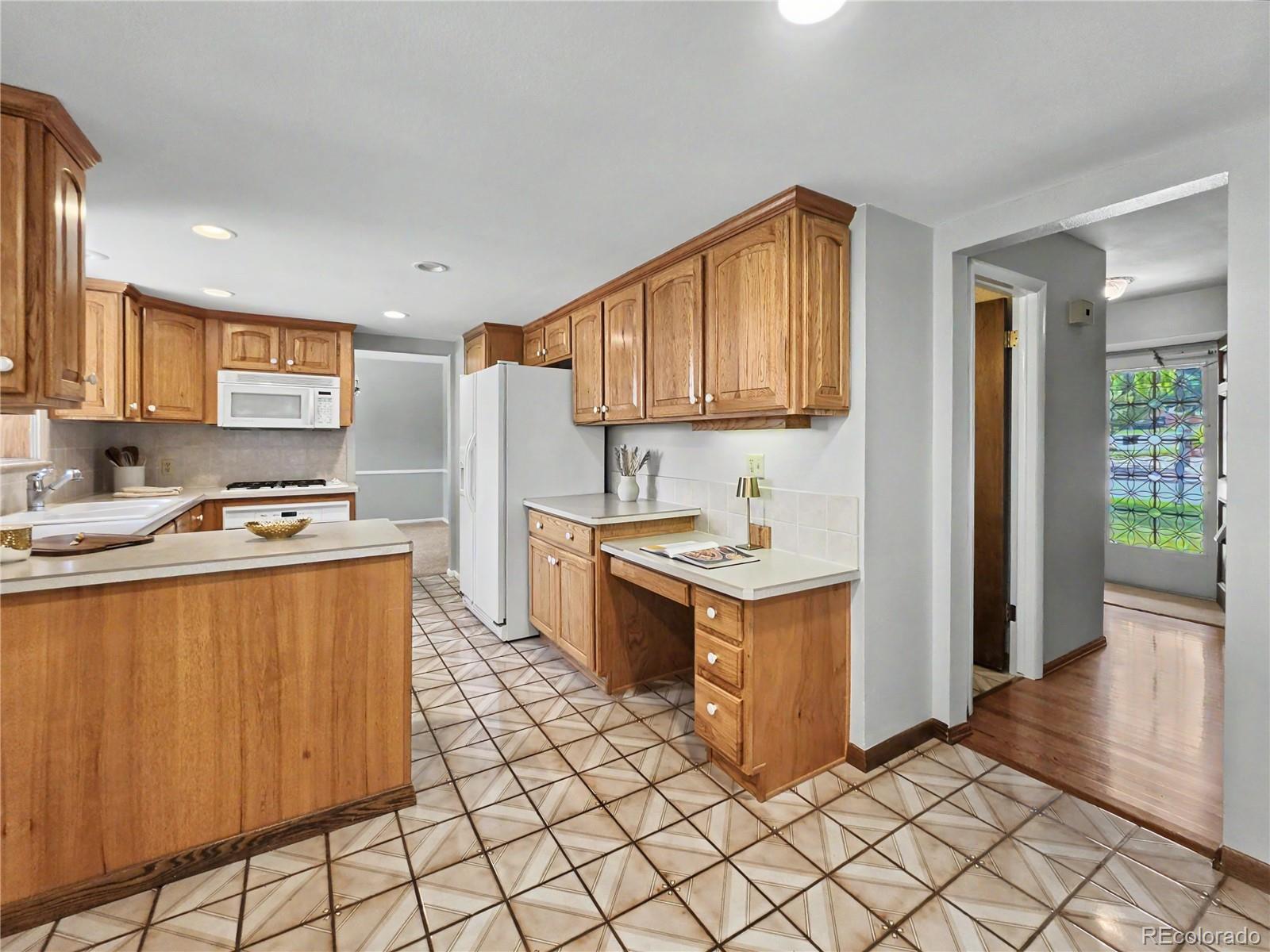 MLS Image #17 for 4132 s vrain street,denver, Colorado