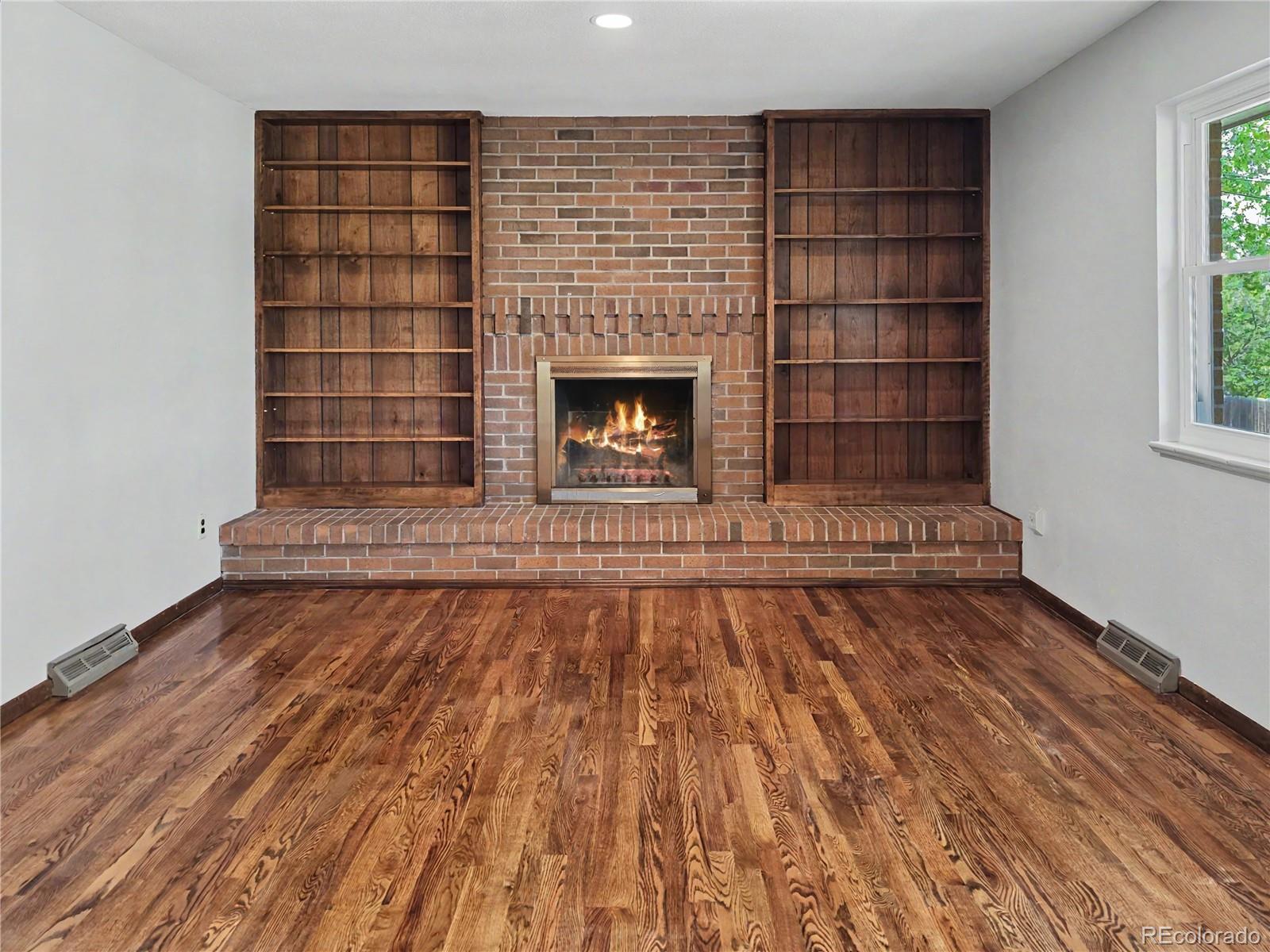 MLS Image #20 for 4132 s vrain street,denver, Colorado