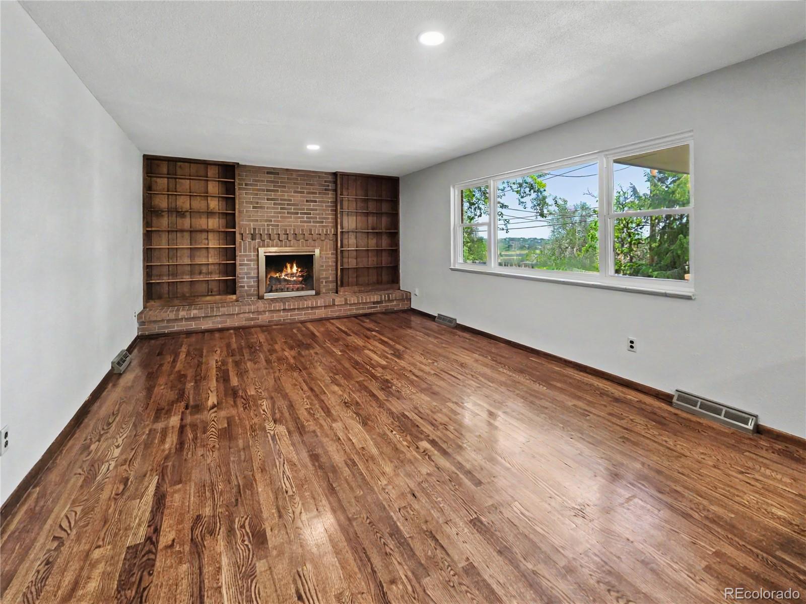 MLS Image #22 for 4132 s vrain street,denver, Colorado