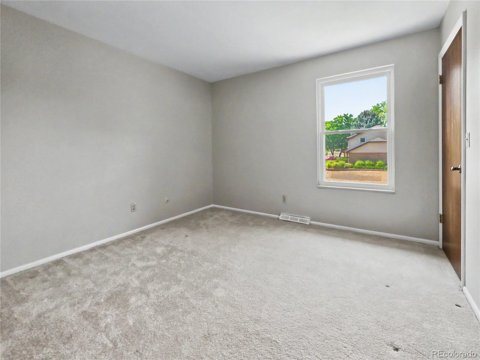 MLS Image #28 for 4132 s vrain street,denver, Colorado
