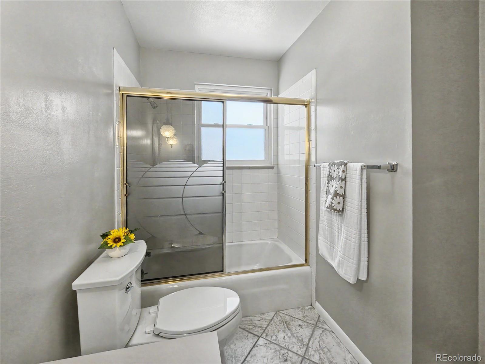 MLS Image #29 for 4132 s vrain street,denver, Colorado